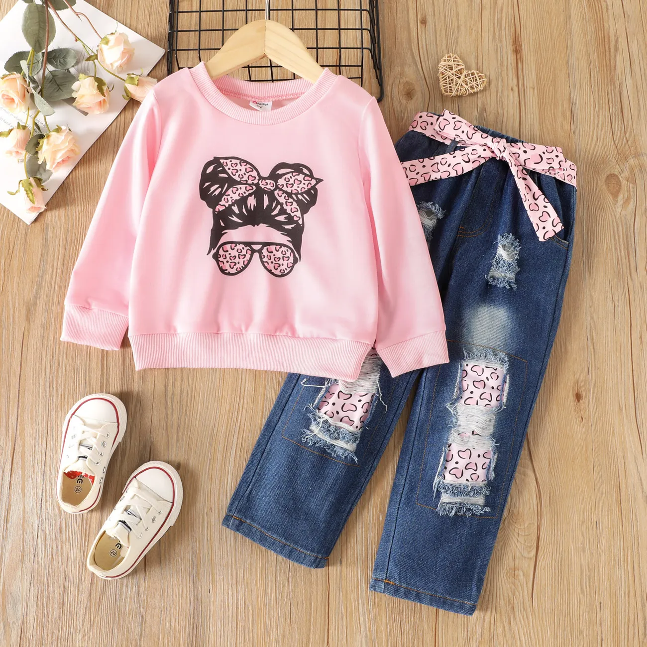 2pcs Toddler Girl Trendy Patchwork Ripped Denim Jeans and Figure Print Sweatshirt Set Pink big image 1