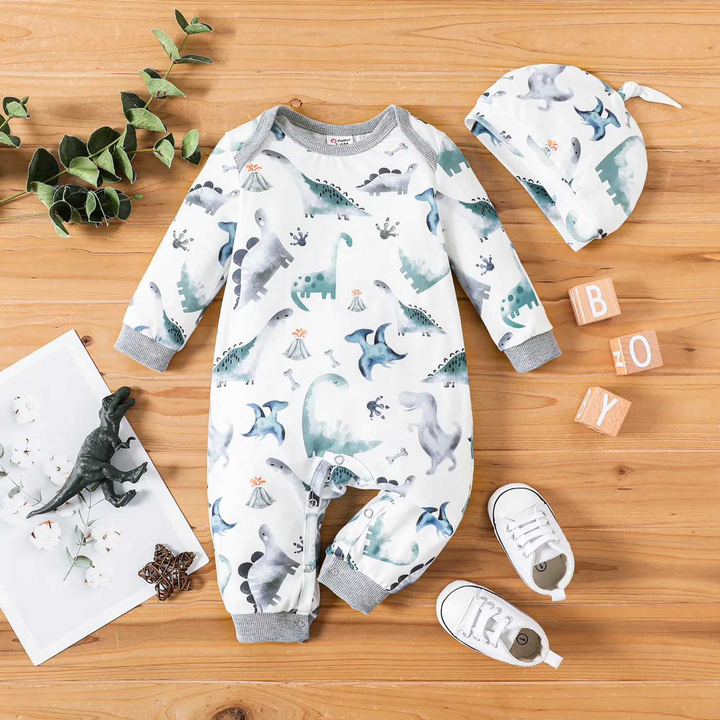 

2pcs Baby Boy Allover Dinosaur Print Long-sleeve Jumpsuit with Hat Set