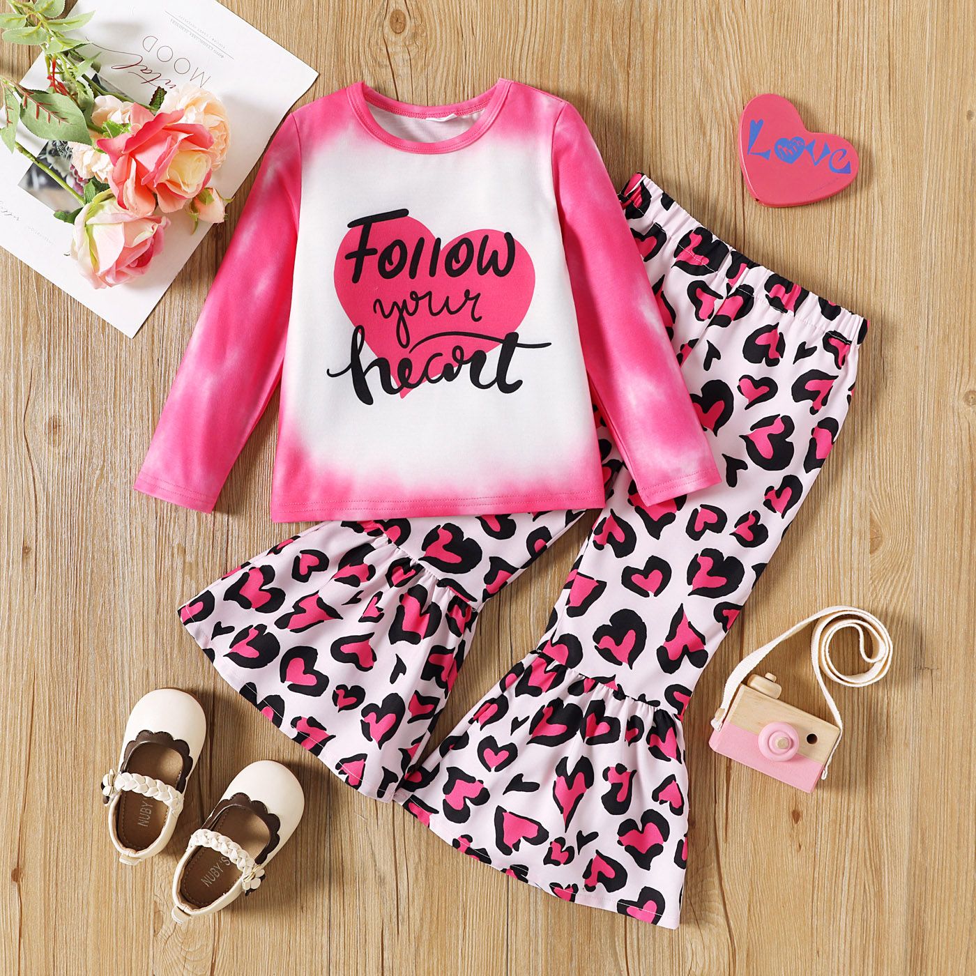 

2pcs Toddler Girl Valentine's Day Heart Print Long-sleeve Tee and Leopard Print Flared Pants Set