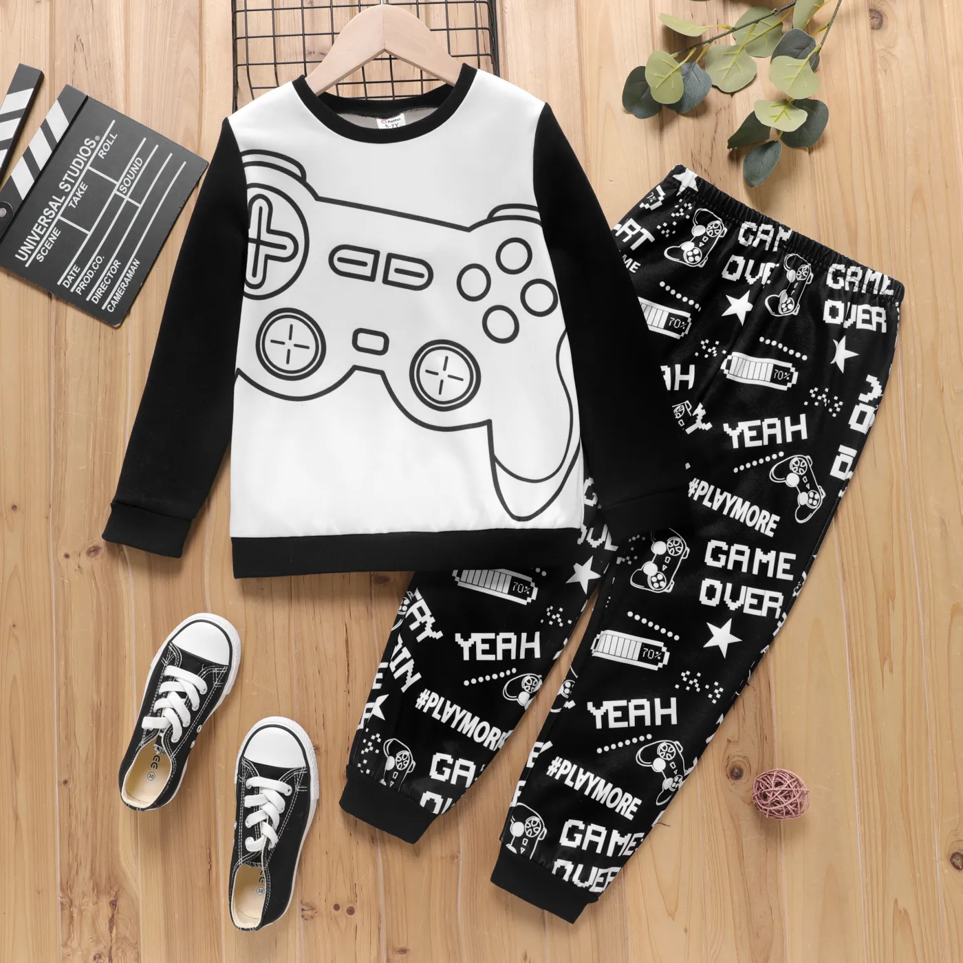 

2pcs Kid Boy Game Console Print Sweatshirt and Allover Print Pants Set