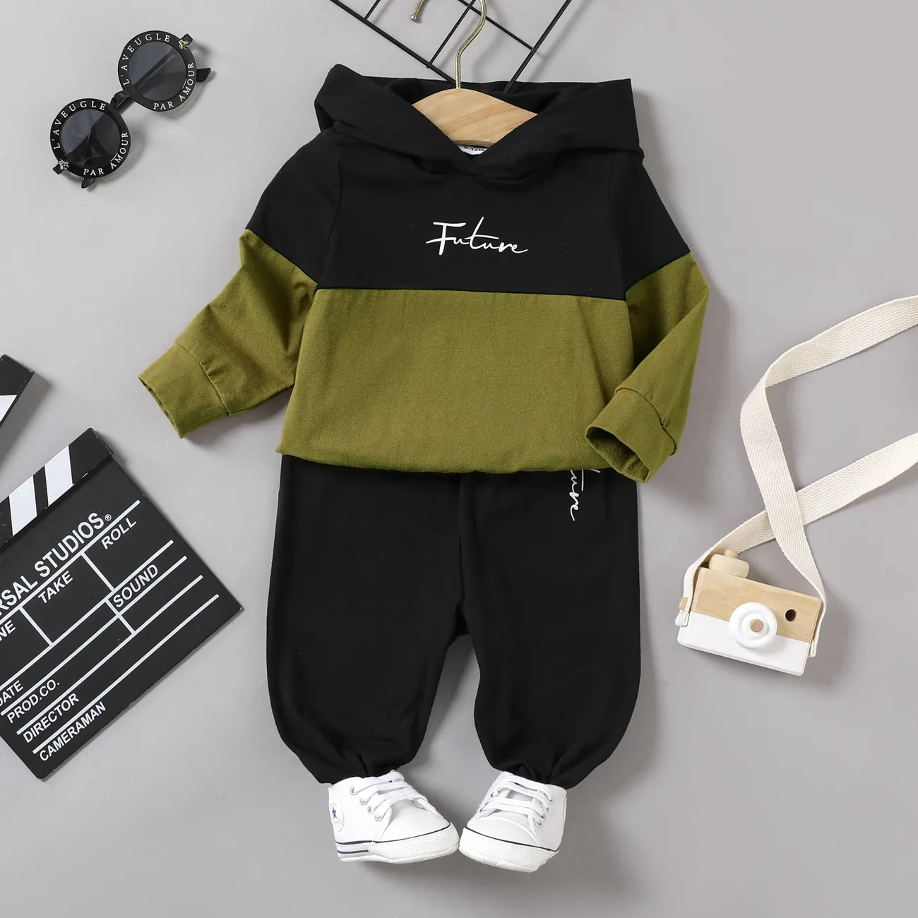 2pcs Baby Boy 95% Cotton Long-sleeve Letter Print Colorblock Hoodie and Sweatpants Set Green big image 1