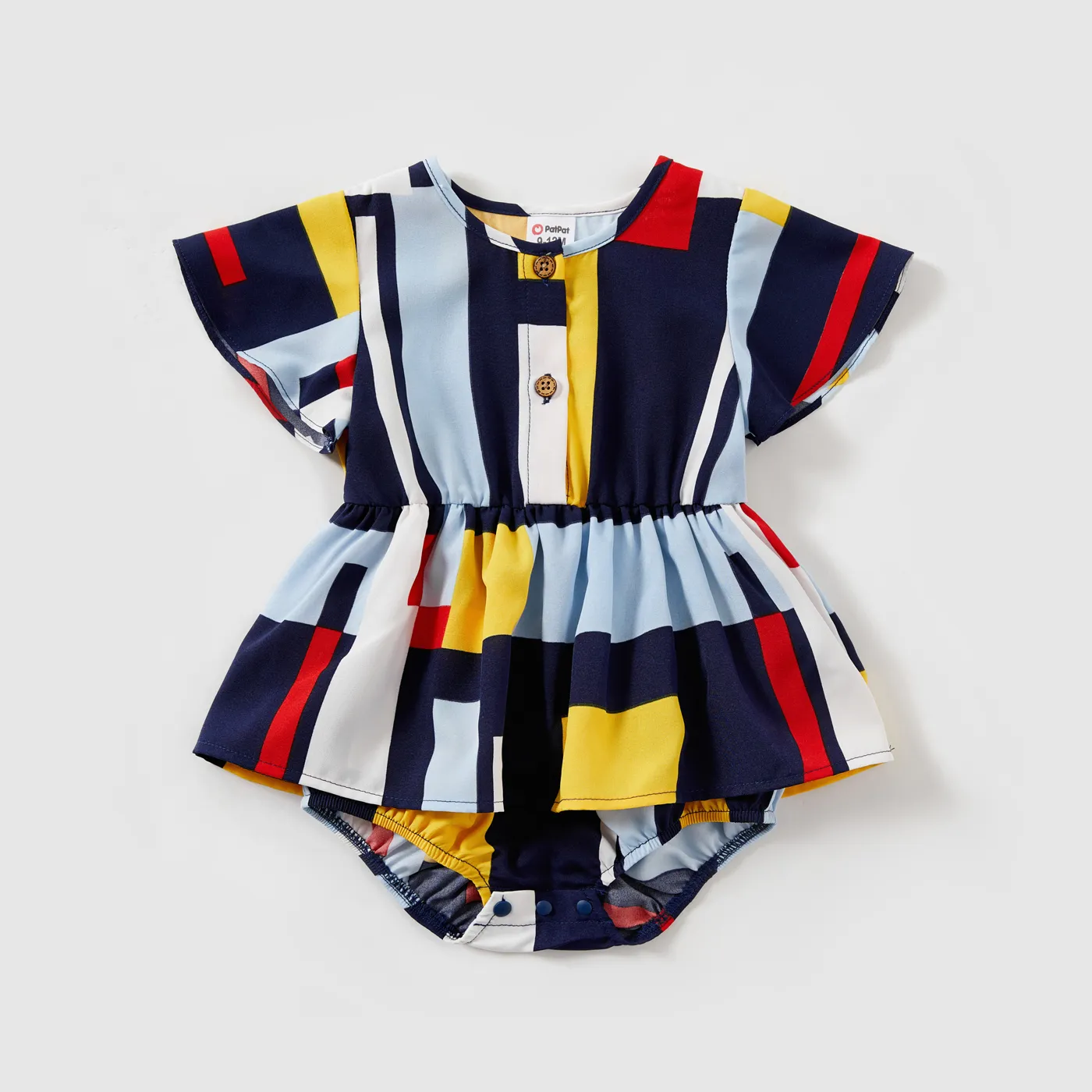 

Family Matching 95% Cotton Colorblock T-shirts and Allover Geo Print Notched Neck Short-sleeve Belted Dresses Sets
