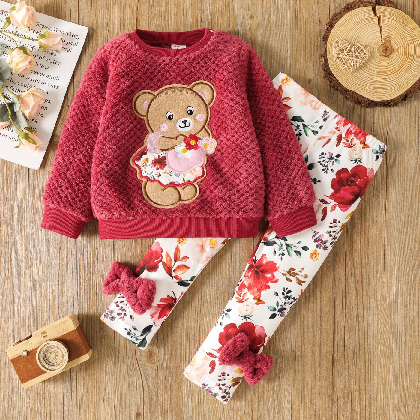 

2pcs Toddler Girl Playful Bear Embroidered Fleece Sweatshirt and Floral Print Bows Decor Leggings Set