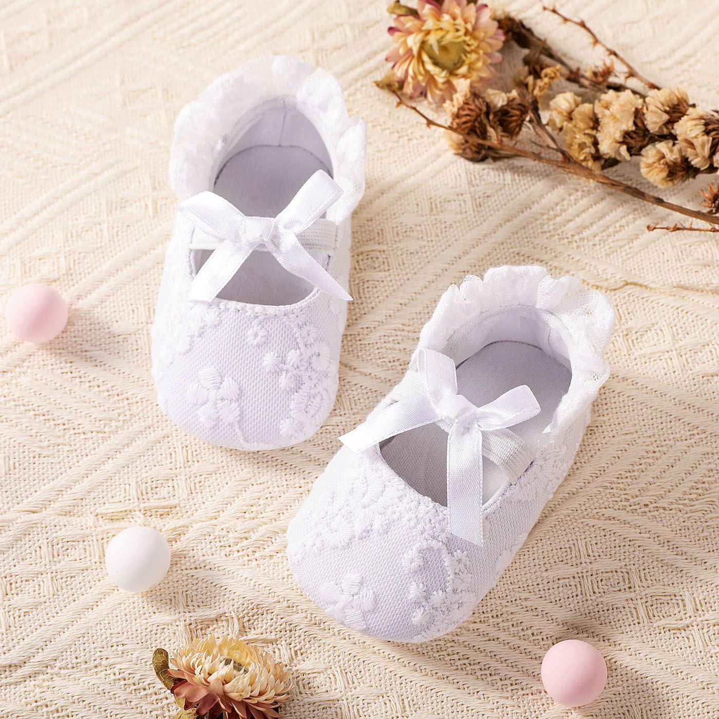 

Baby / Toddler Lace Floral Embroidered Prewalker Shoes