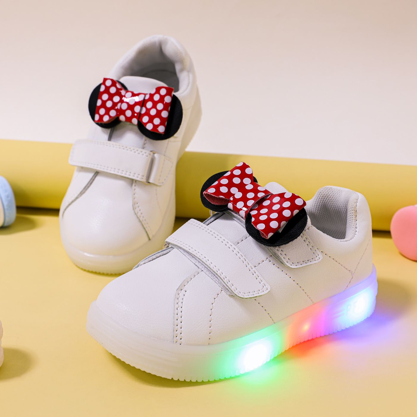 

Toddler / Kid Polka Dots Bow Decor White LED Shoes