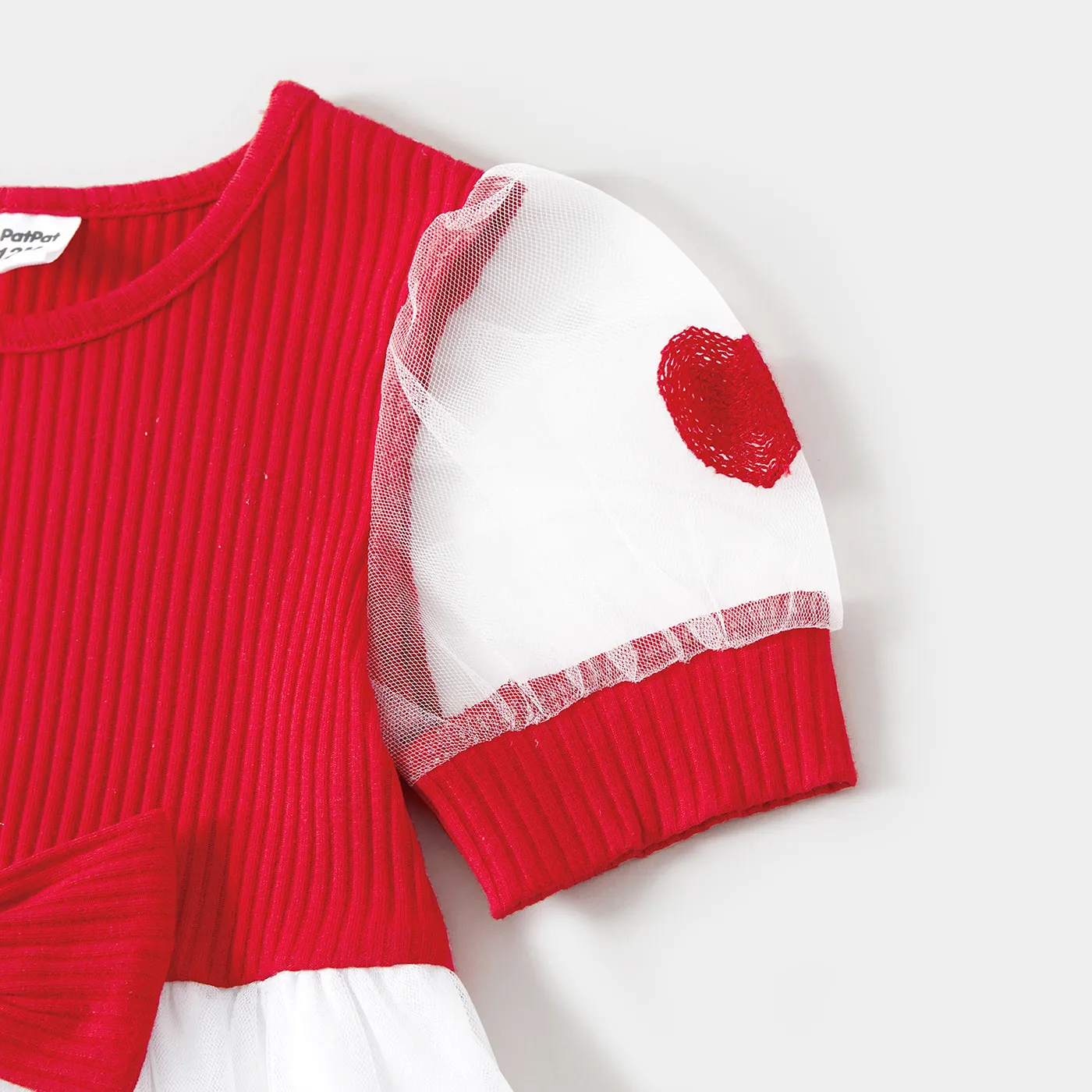 Family Matching Solid Spliced Allover Heart Embroidered Mesh Dresses and Short-sleeve Colorblock Ribbed T-shirts Sets  image 3