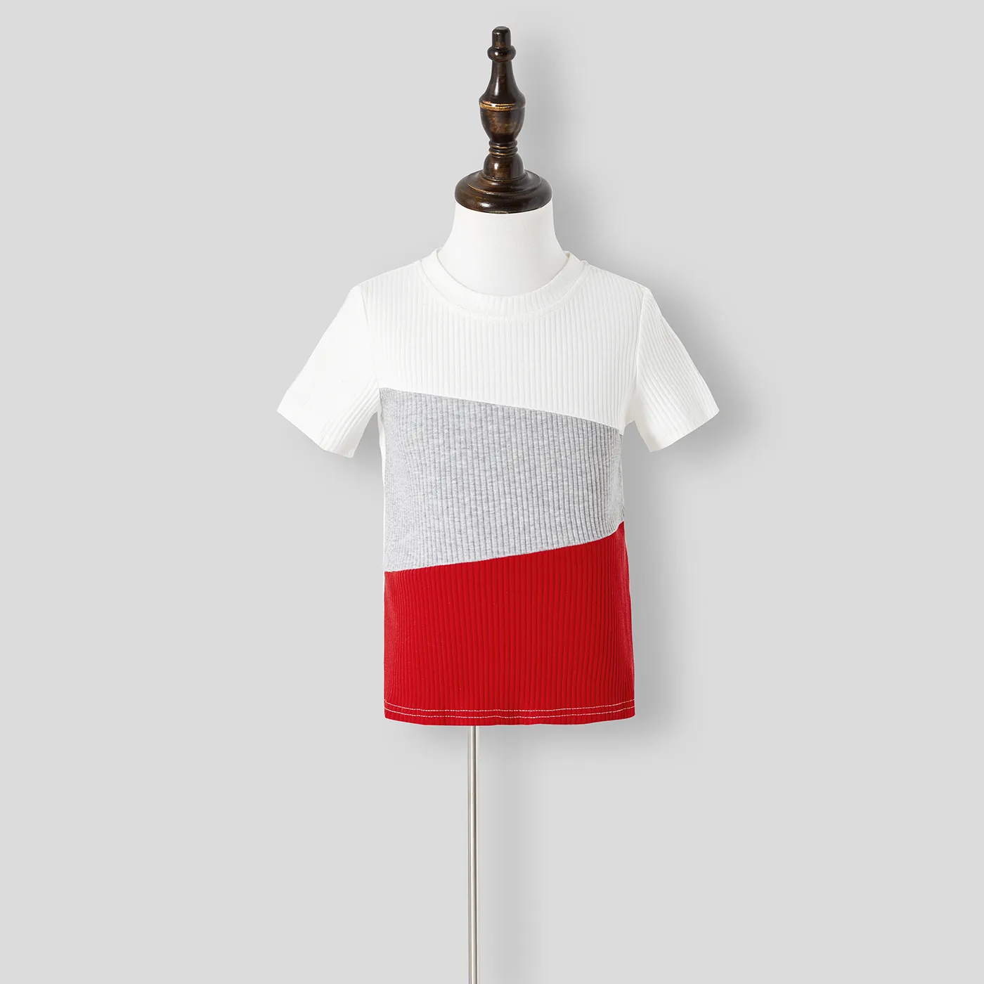 Family Matching Solid Spliced Allover Heart Embroidered Mesh Dresses and Short-sleeve Colorblock Ribbed T-shirts Sets  image 6