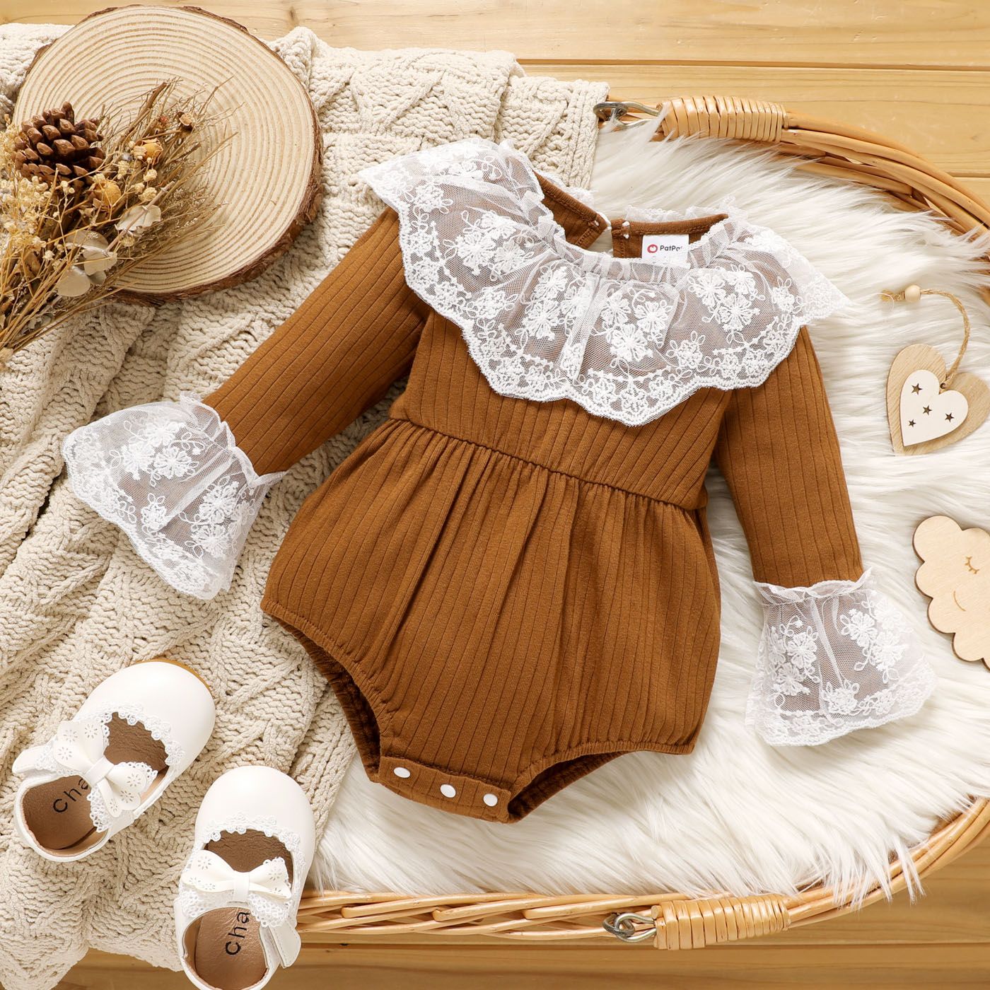 

Baby Girl 95% Cotton Ribbed Spliced Lace Collar Long-sleeve Romper