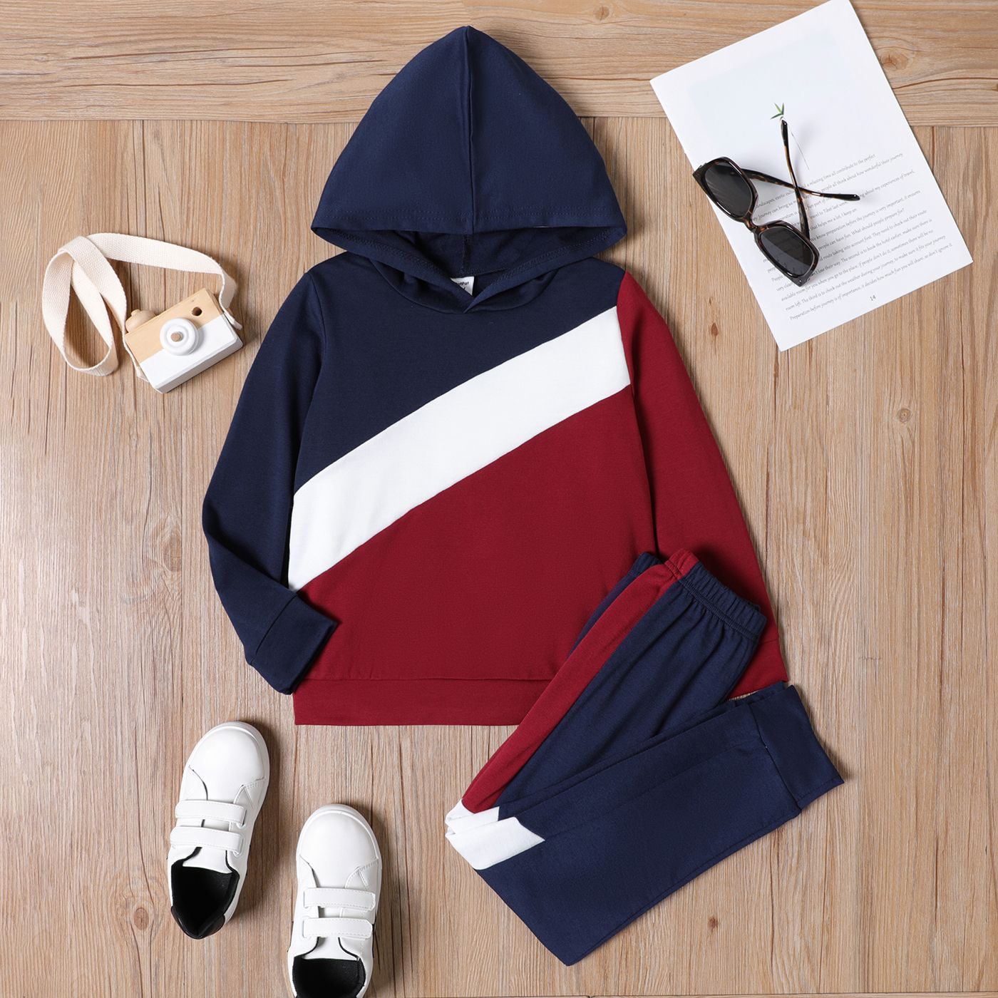 

2pcs Kid Boy Colorblock Hoodie Sweatshirt and Elasticized Pants Set