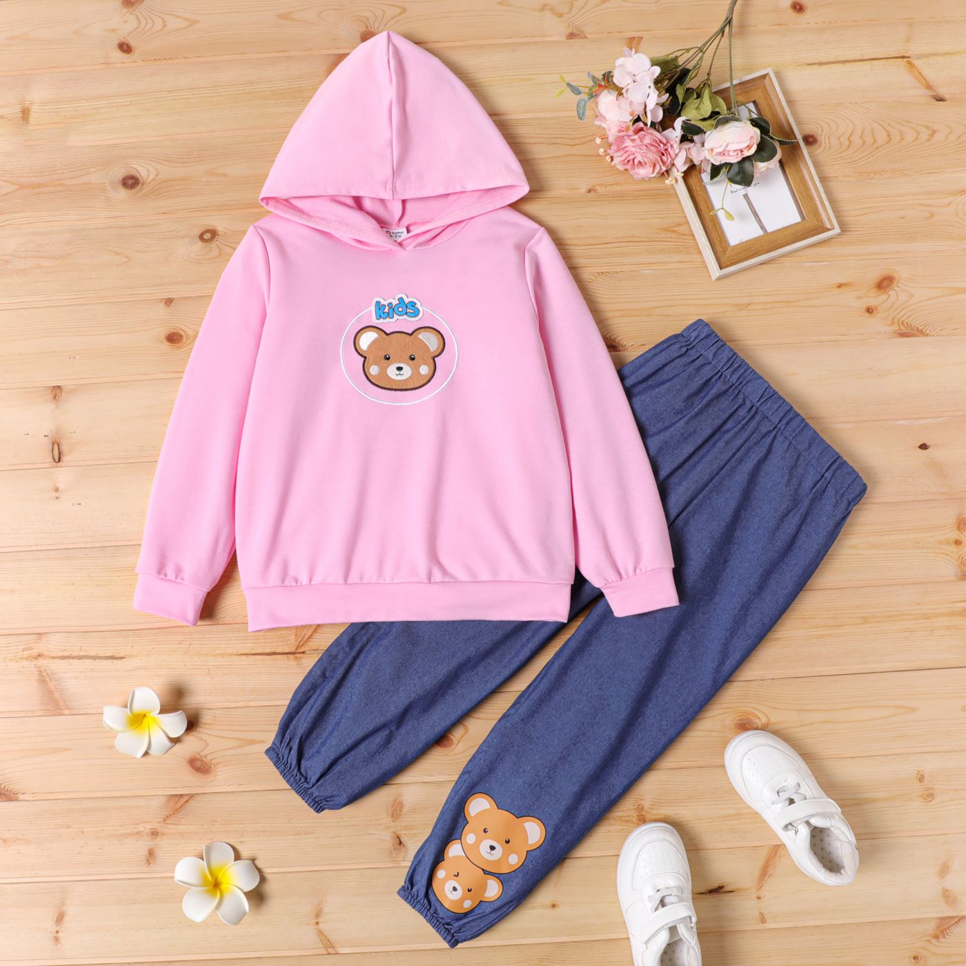 

2pcs Kid Girl Bear Embroidered Pink Hoodie Sweatshirt and Denim Jeans Set