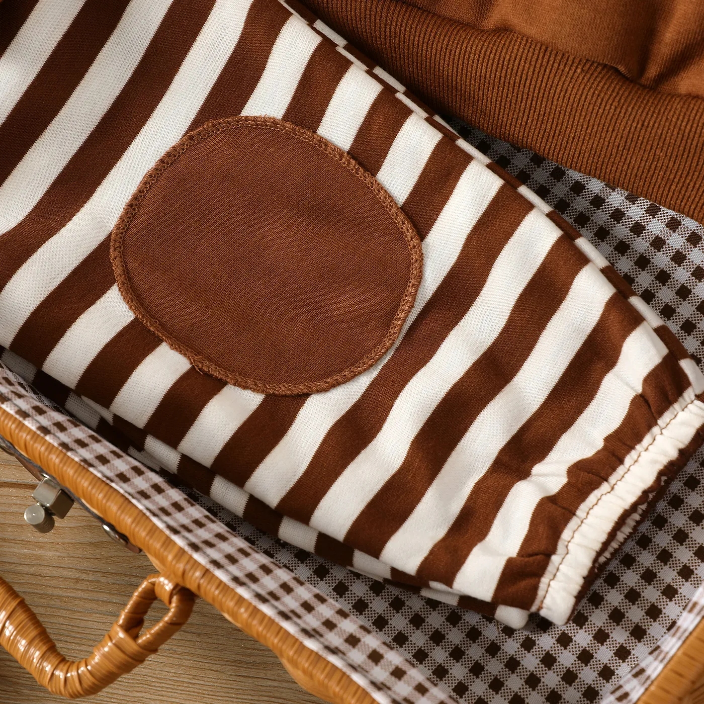 2pcs Baby Boy/Girl Brown Long-sleeve 3D Ears Hoodie and Striped Pants Set  image 5