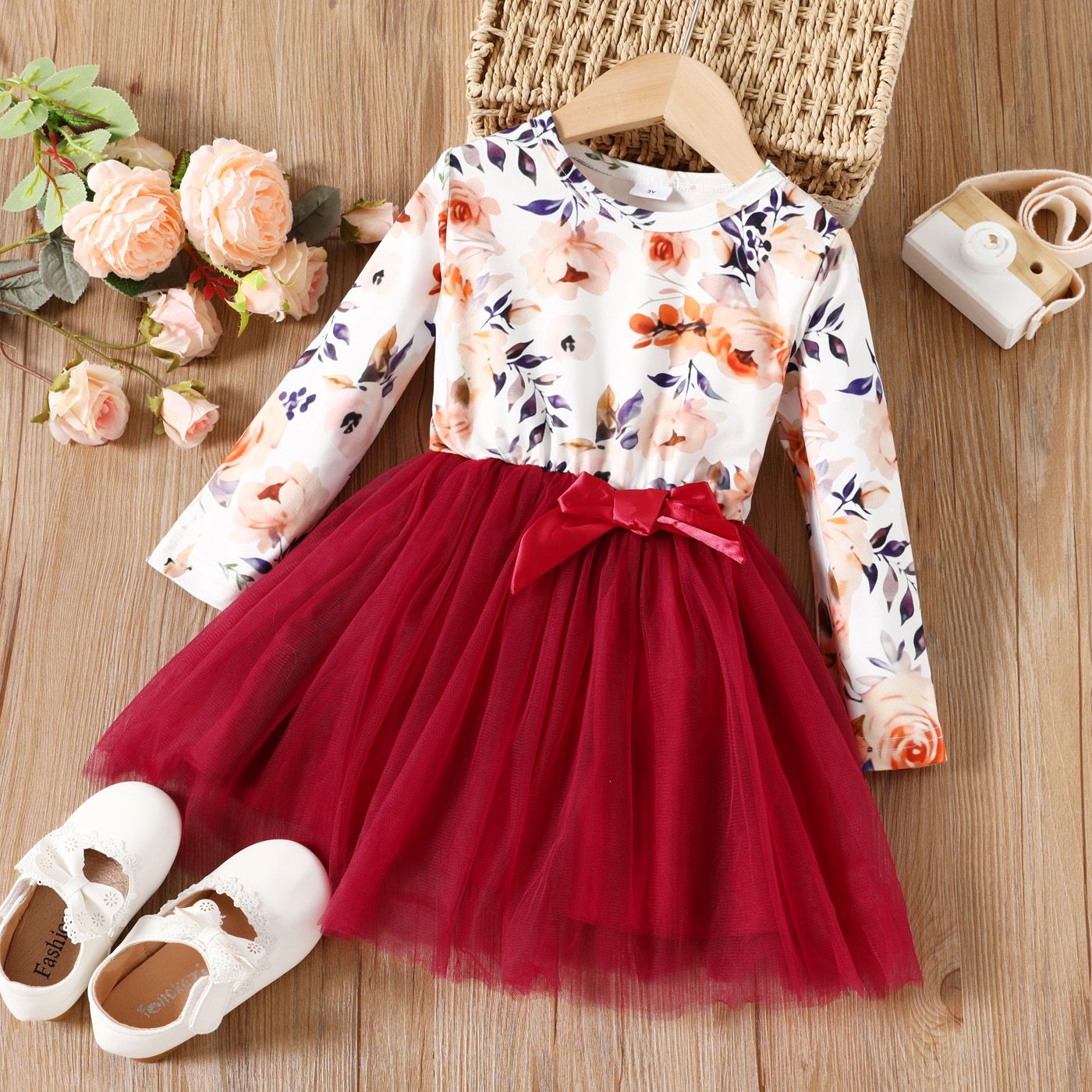 

Toddler Girl Sweet Floral Print Bowknot Design Mesh Splice Dress