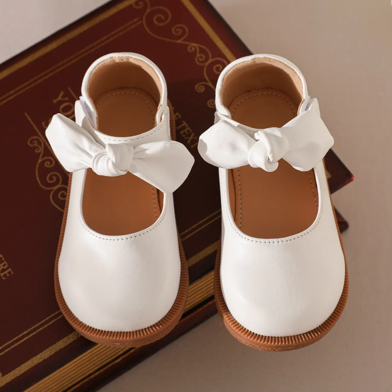 

Toddler / Kid Bow Decor White Mary Jane Shoes