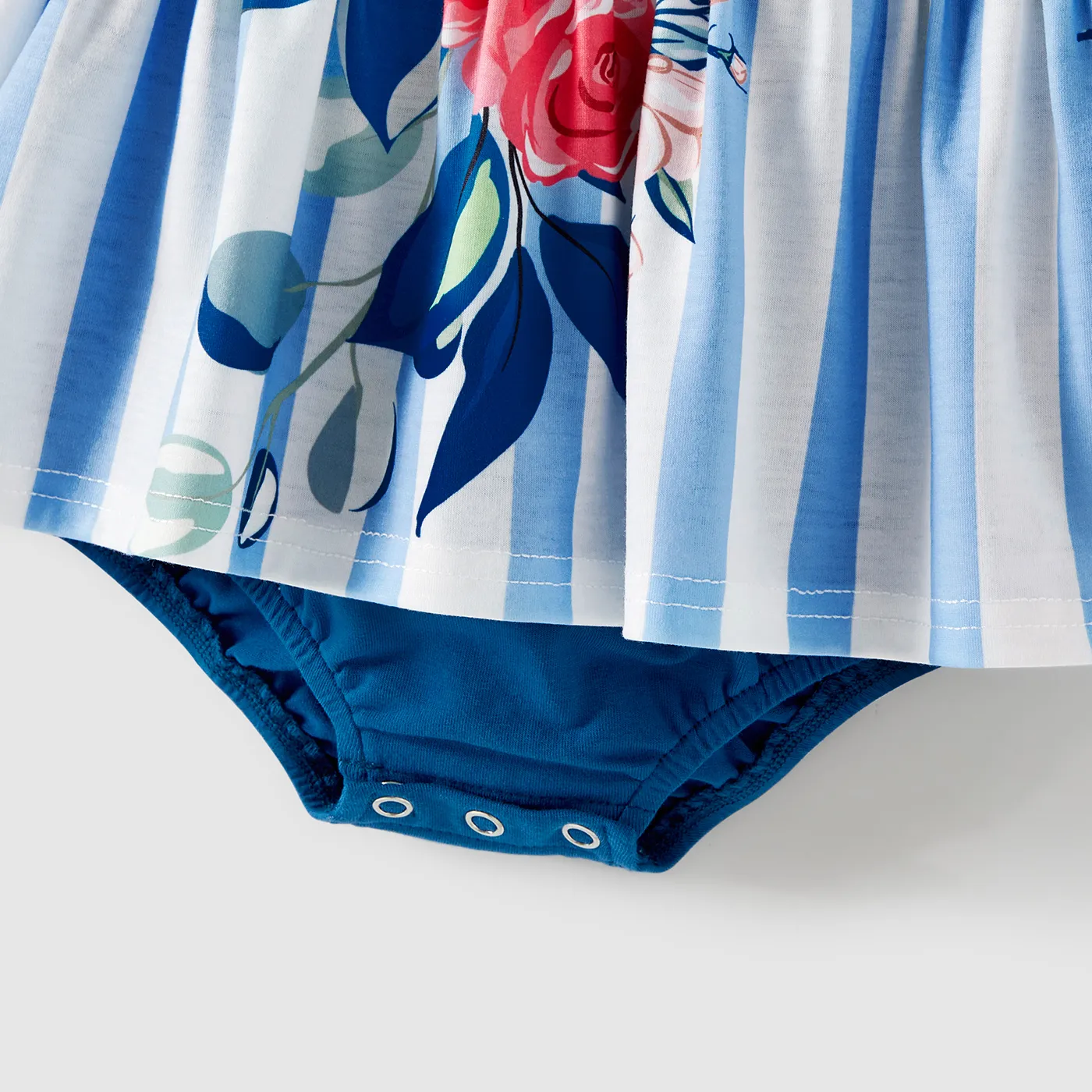 Family Matching Cotton Short-sleeve Colorblock T-shirts and Striped Floral Print V Neck Belted Dresses Sets Blue image 5