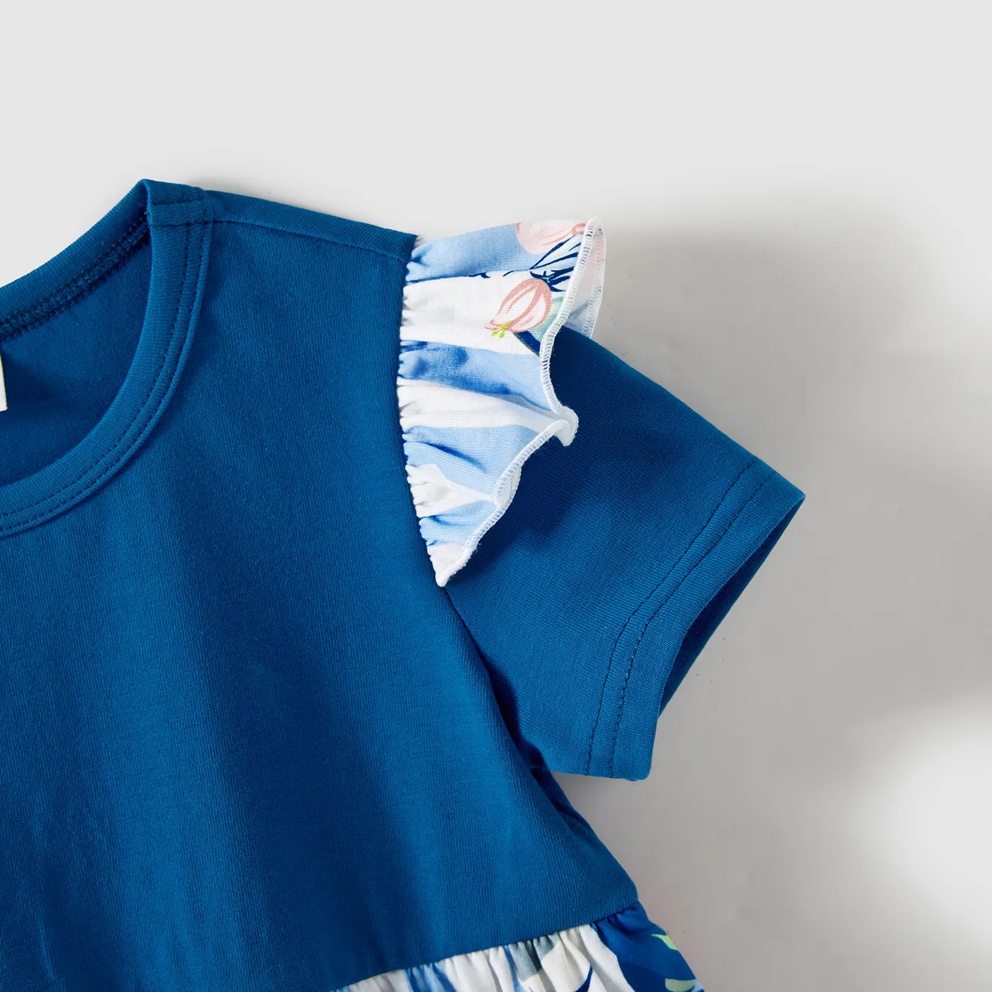 Family Matching Cotton Short-sleeve Colorblock T-shirts and Striped Floral Print V Neck Belted Dresses Sets Blue image 4