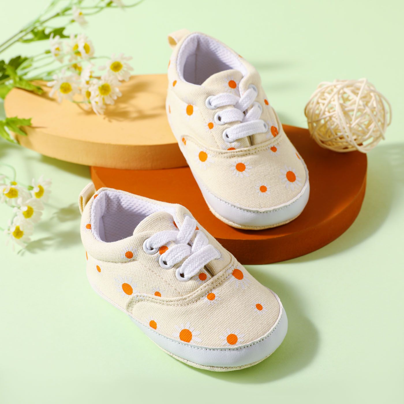 

Baby / Toddler Daisy Pattern Lace-up Prewalker Shoes