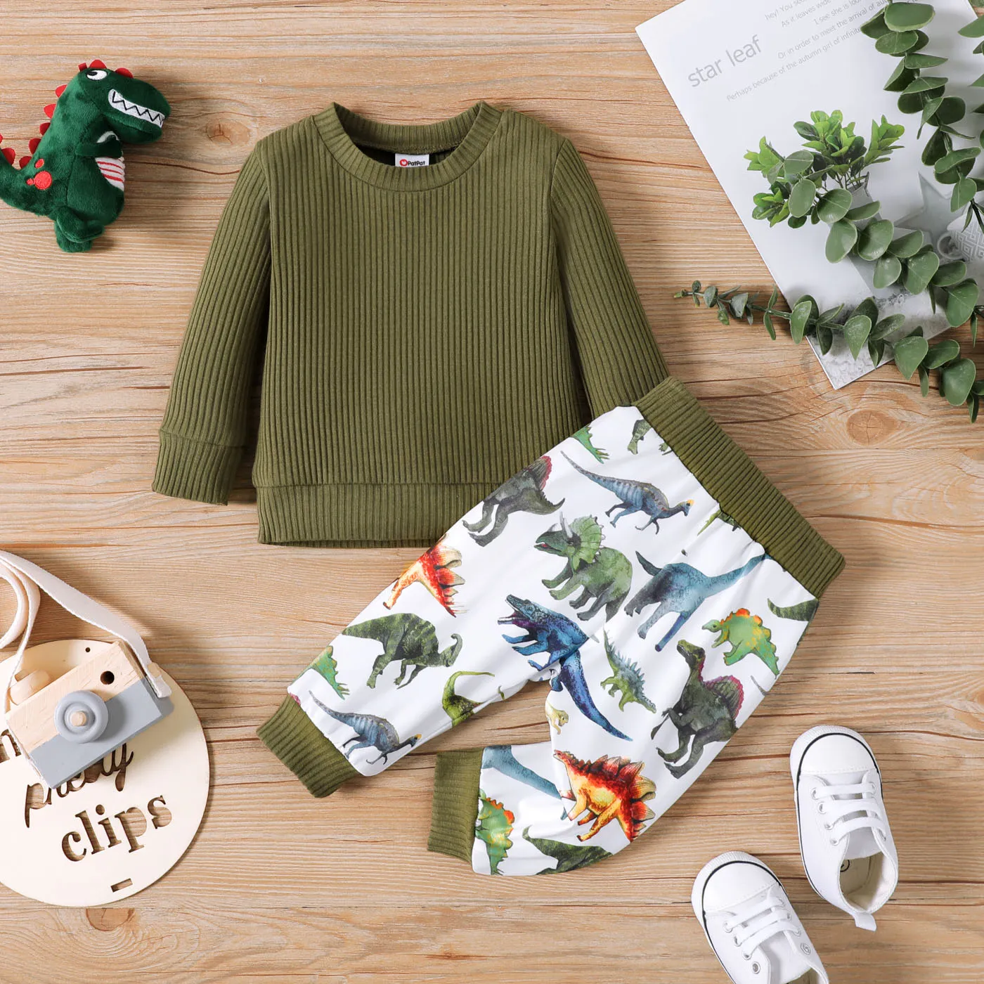 2pcs Baby Boy Solid Cotton Ribbed Long-sleeve Pullover and Allover Dinosaur Print Pants Set Army green big image 1