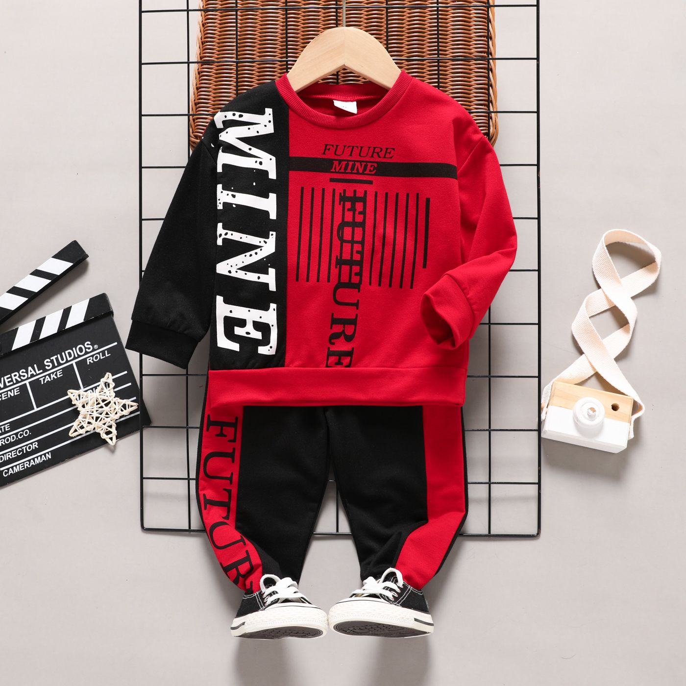 

2pcs Toddler Boy Trendy Letter Print Colorblock Sweatshirt and Pants Set