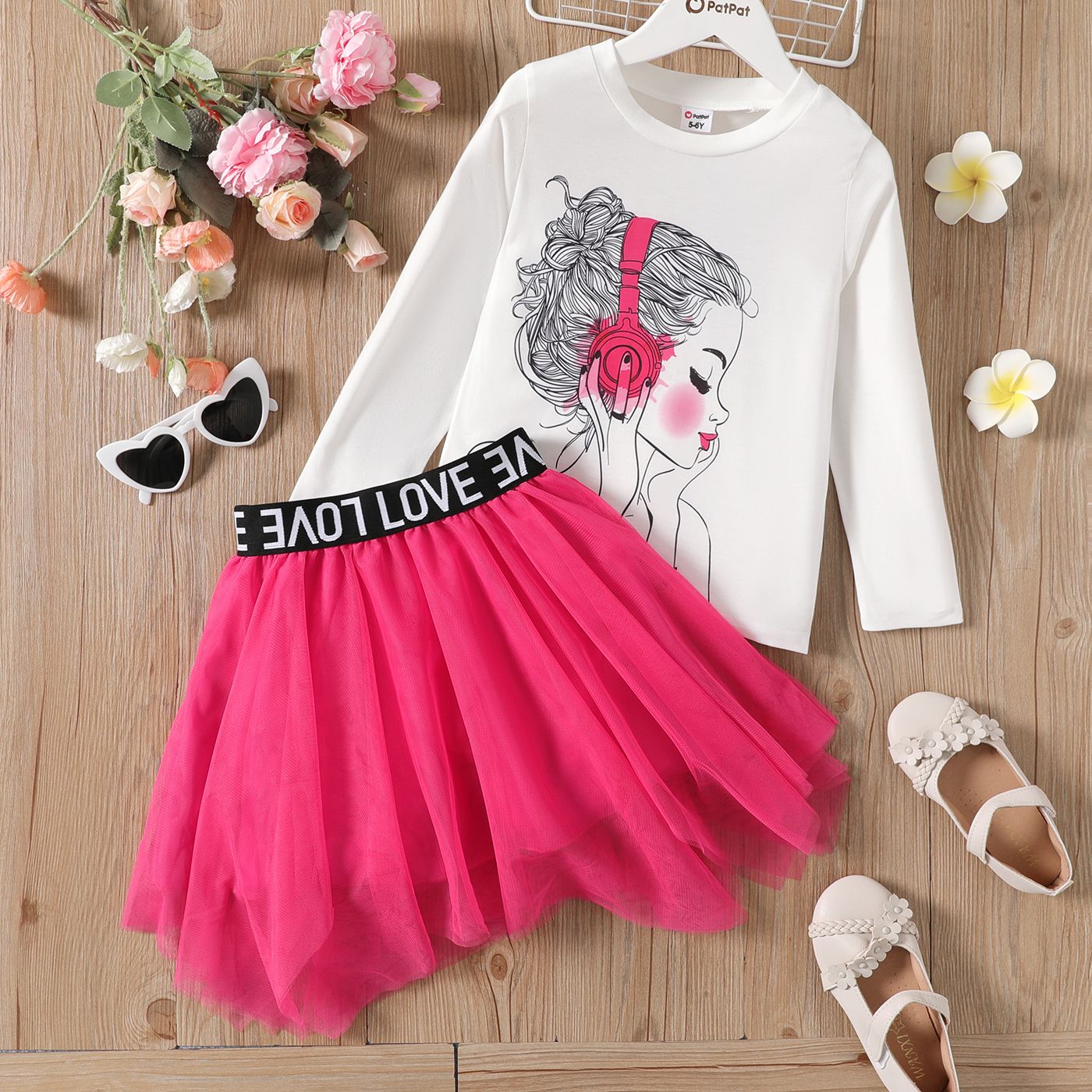 

2pcs Kid Girl Figure Print Long-sleeve Tee and Mesh Handkerchief Skirt Set