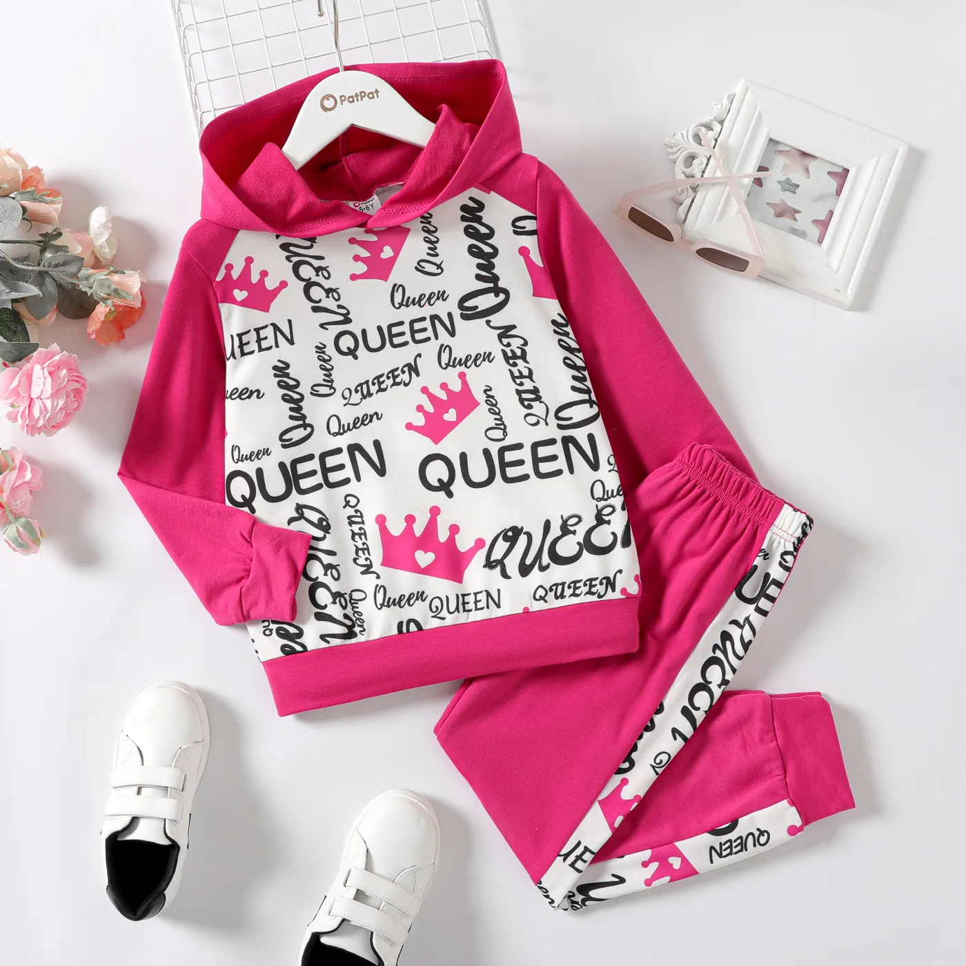 

2pcs Kid Girl Letter Crown Print Colorblock Raglan Sleeve Hoodie Sweatshirt and Elasticized Pants Set