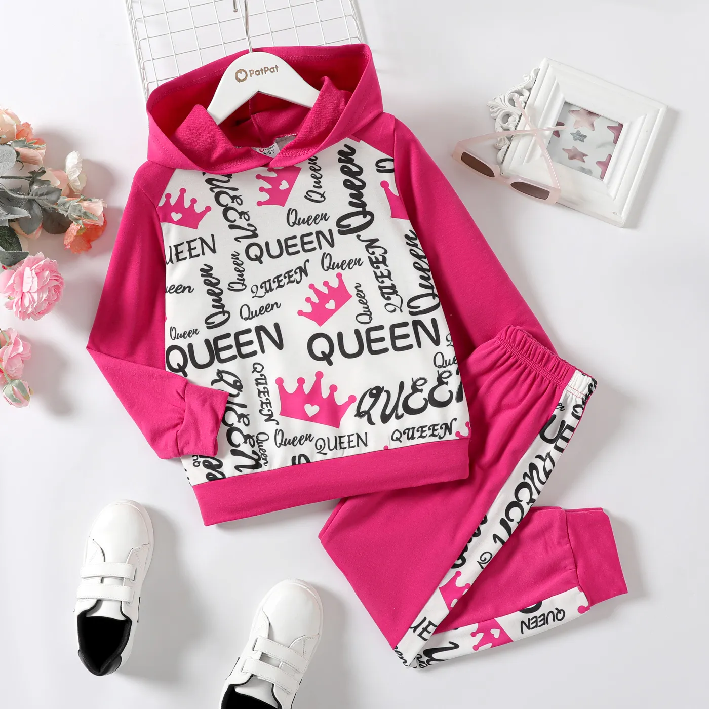 2pcs Kid Girl Letter Crown Print Colorblock Raglan Sleeve Hoodie Sweatshirt and Elasticized Pants Set
