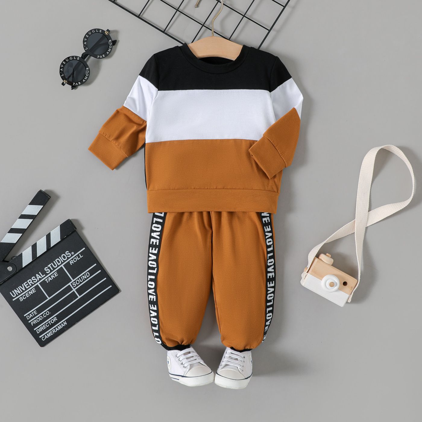 

2pcs Baby Boy/Girl Long-sleeve Colorblock Sweatshirt and Letter Webbing Sweatpants Set