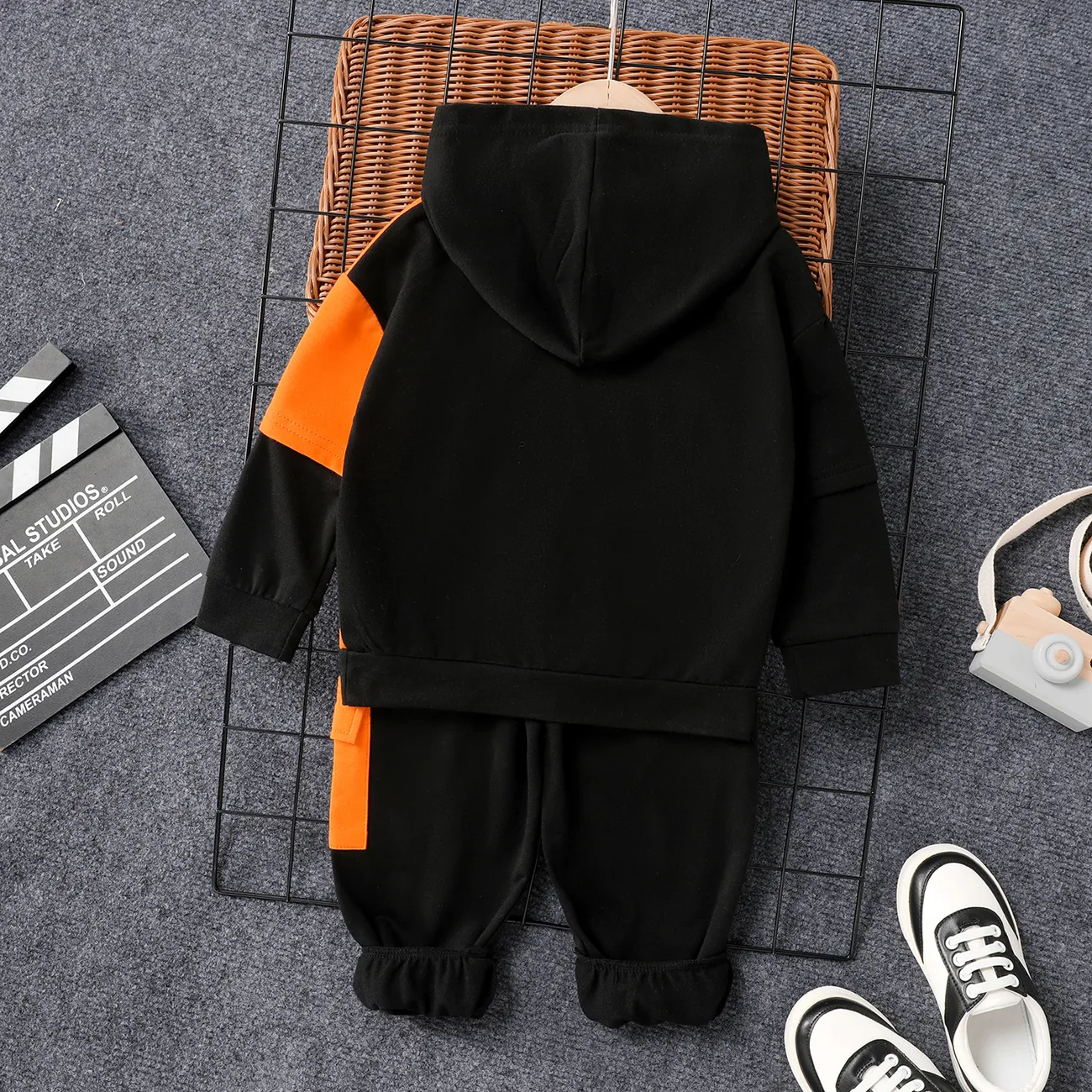 2pcs Toddler Boy Trendy Colorblock Letter Print Hoodie Sweatshirt and Pants Set Black big image 1