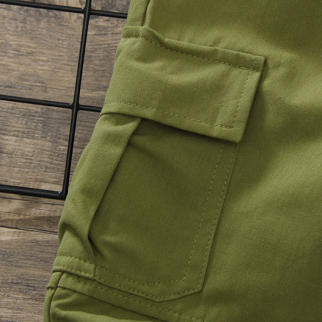 Khaki-Hose mit modischem Taschendesign für Kleinkinder Armeegrün big image 1