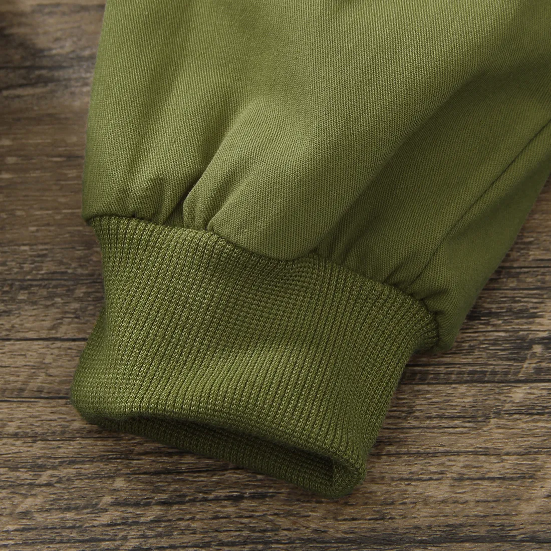 بنطال كاكي بتصميم جيب عصري للأطفال الصغار العمري الأخضر big image 1