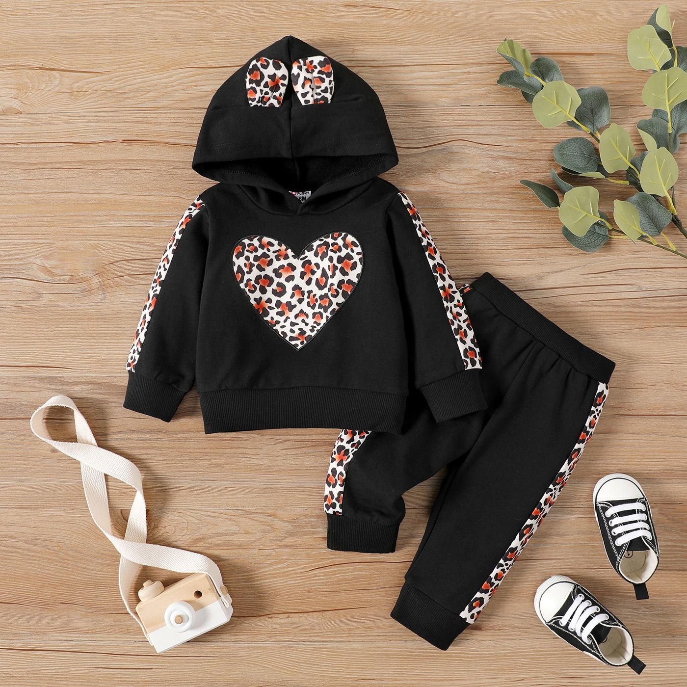 2pcs Baby Girl Leopard Ears Design Heart Graphic Long-sleeve Hoodie And Sweatpants Set