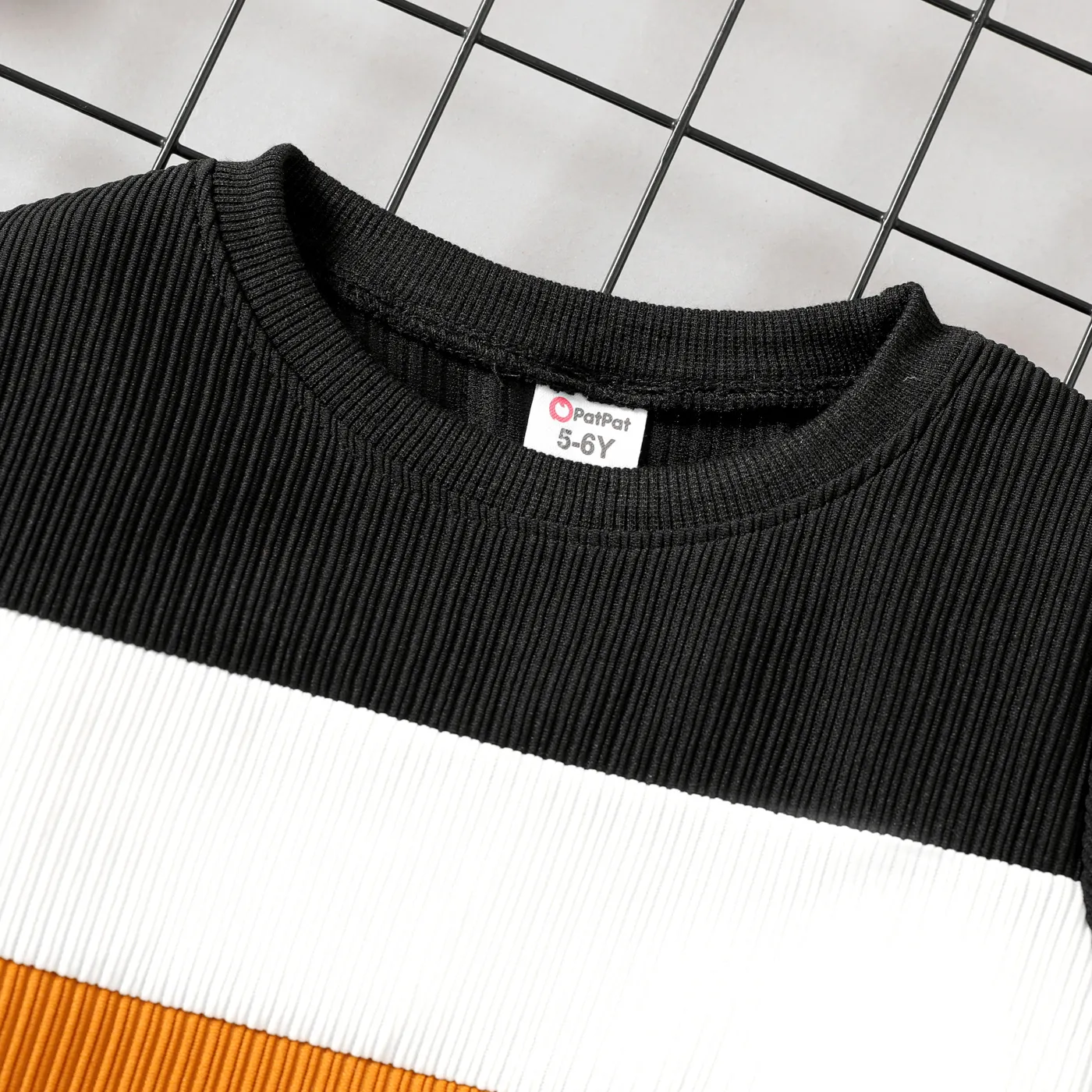 2pcs Kid Boy Colorblock Ribbed Sweatshirt and Elasticized Pants Set  image 4