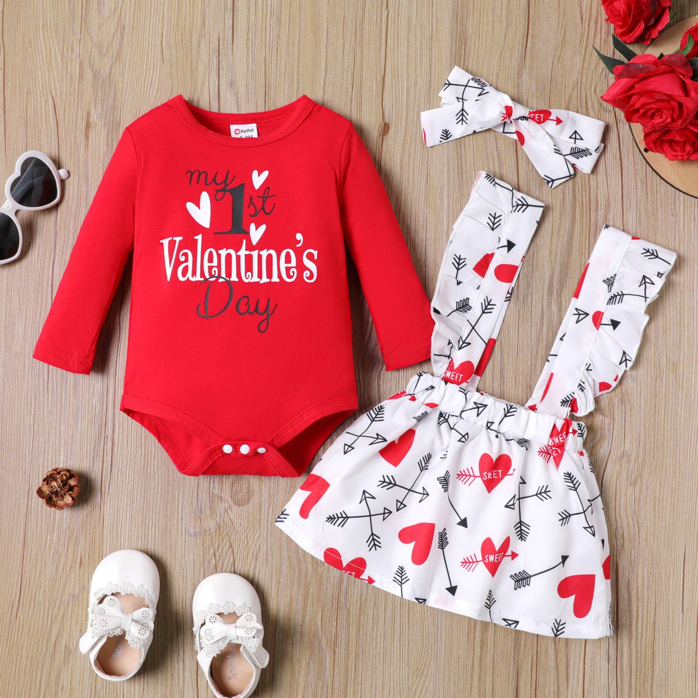 

Valentine's Day 3pcs Baby Girl 95% Cotton Letter Graphic Romper and Heart Print Ruffle Trim Suspender Skirt with Headband Set