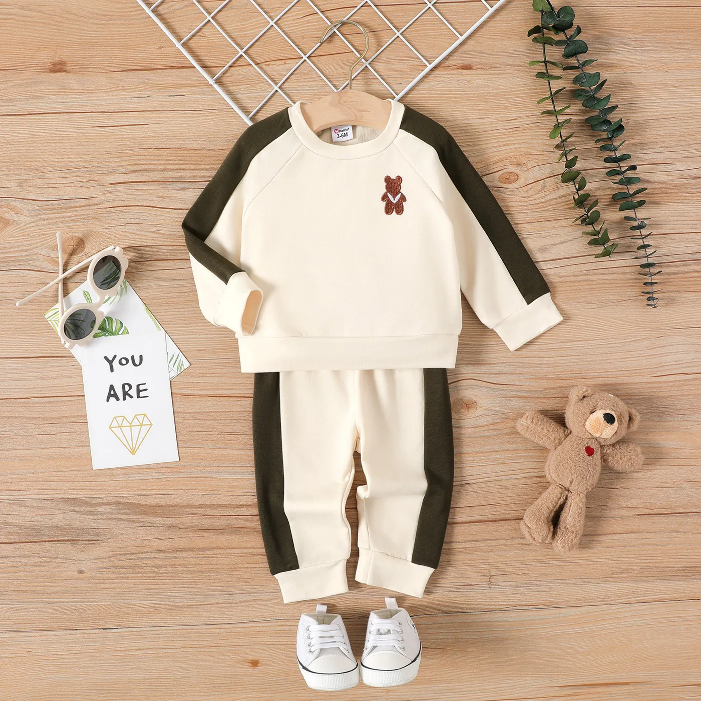 2pcs Baby Boy/Girl Bear Embroidered Long-sleeve Colorblock Sweatshirt and Sweatpants Set