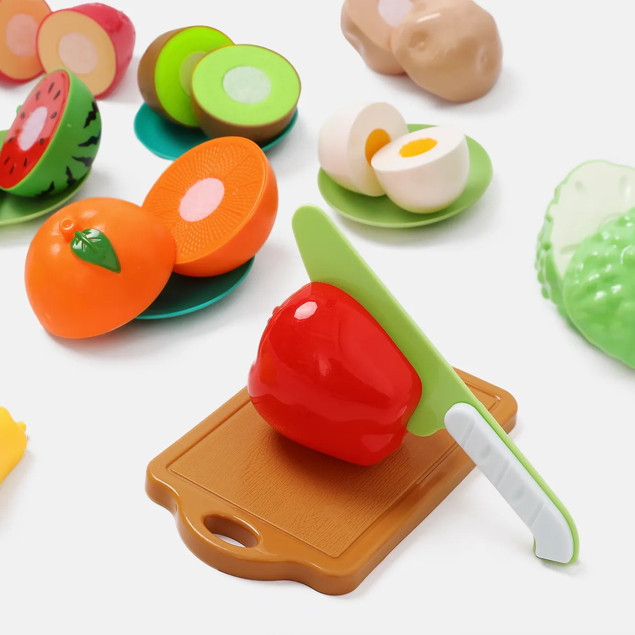 16pcs sans bpa en plastique de coupe jeu de nourriture jouet enfants couper fruits légumes ensemble avec couteaux et planche à découper et assiettes (couteau couleur aléatoire) Couleur-A big image 1
