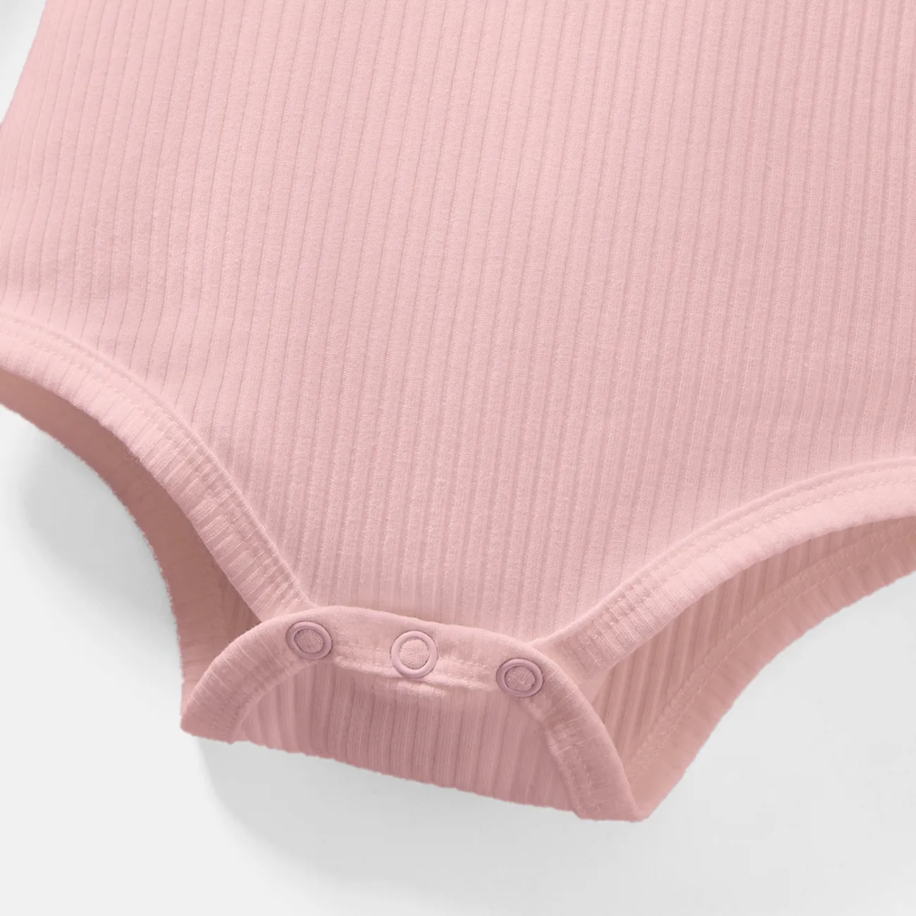 Einfarbiger, gerippter, langärmliger Strampler für Mädchen/Jungen aus Baumwolle mit Knöpfen rosa big image 1