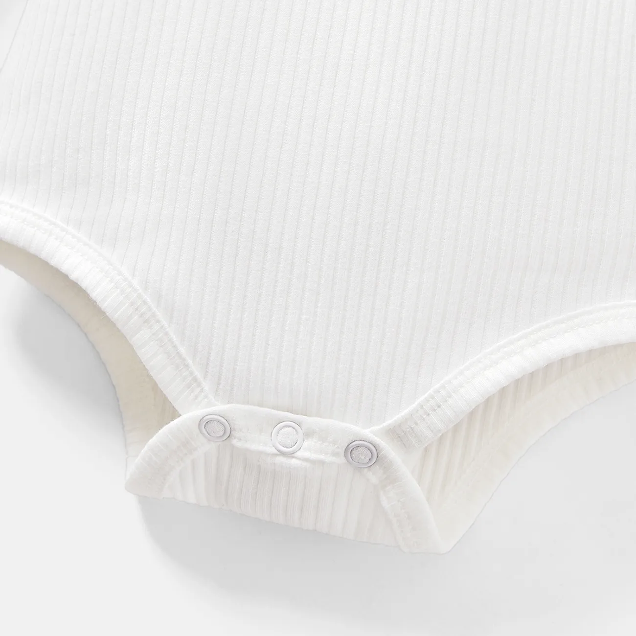 peleles de manga larga acanalados de color sólido con diseño de botones de algodón para bebé niña/niño Blanco big image 1
