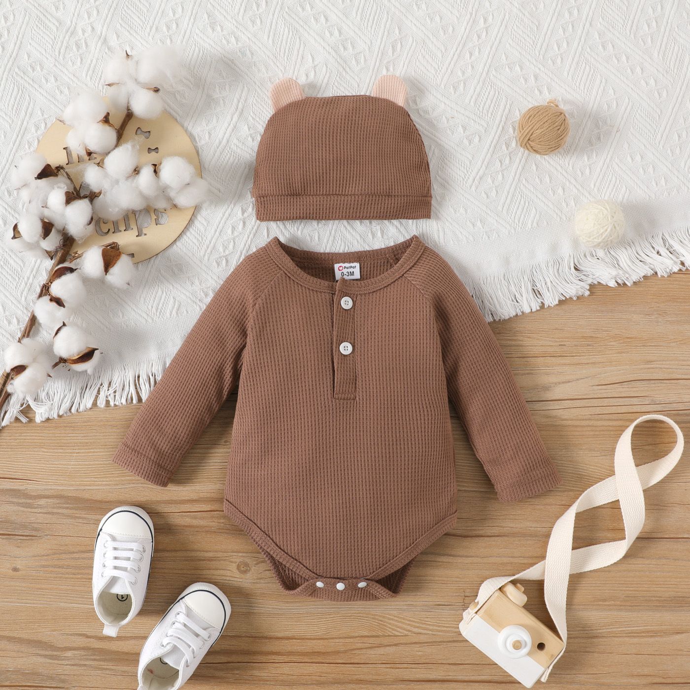 

2pcs Baby Boy/Girl Solid Waffle Textured Long-sleeve Romper and 3D Ear Hat Set