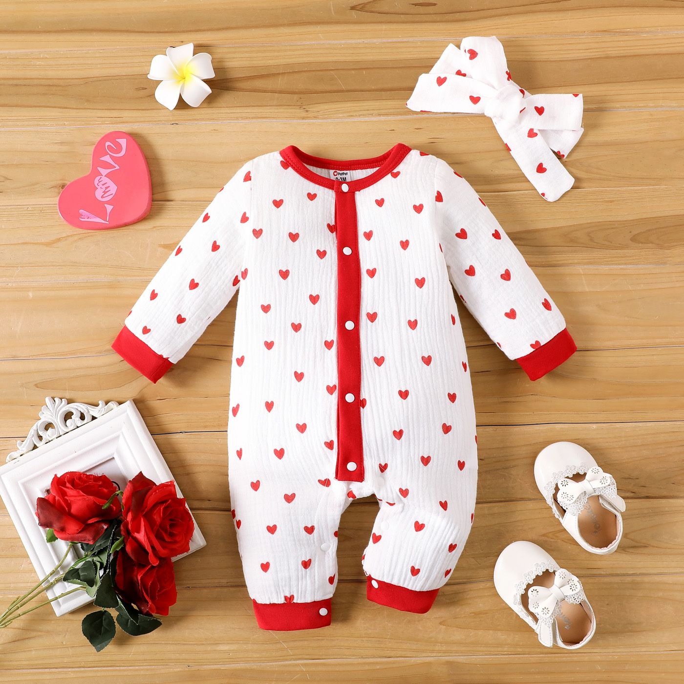 

2pcs Baby Boy/Girl 100% Cotton Crepe Long-sleeve Allover Heart Print Jumpsuit