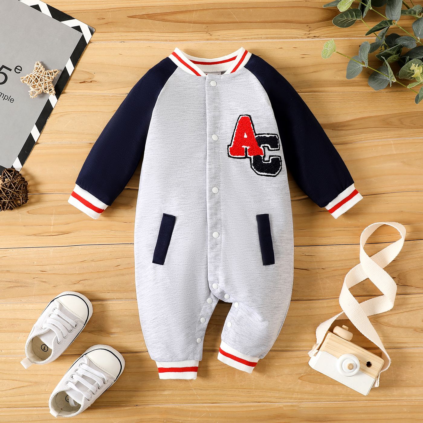 

Baby Boy Letter Embroidered Colorblock Raglan Sleeve Jumpsuit