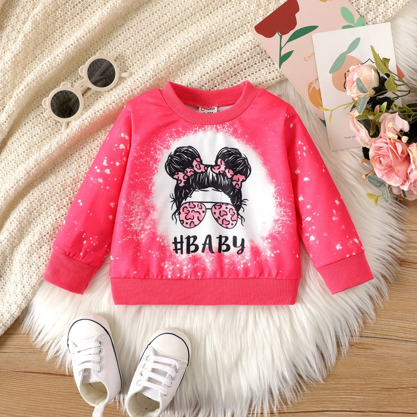 

Baby Girl Figure & Letter Print Sweatshirt