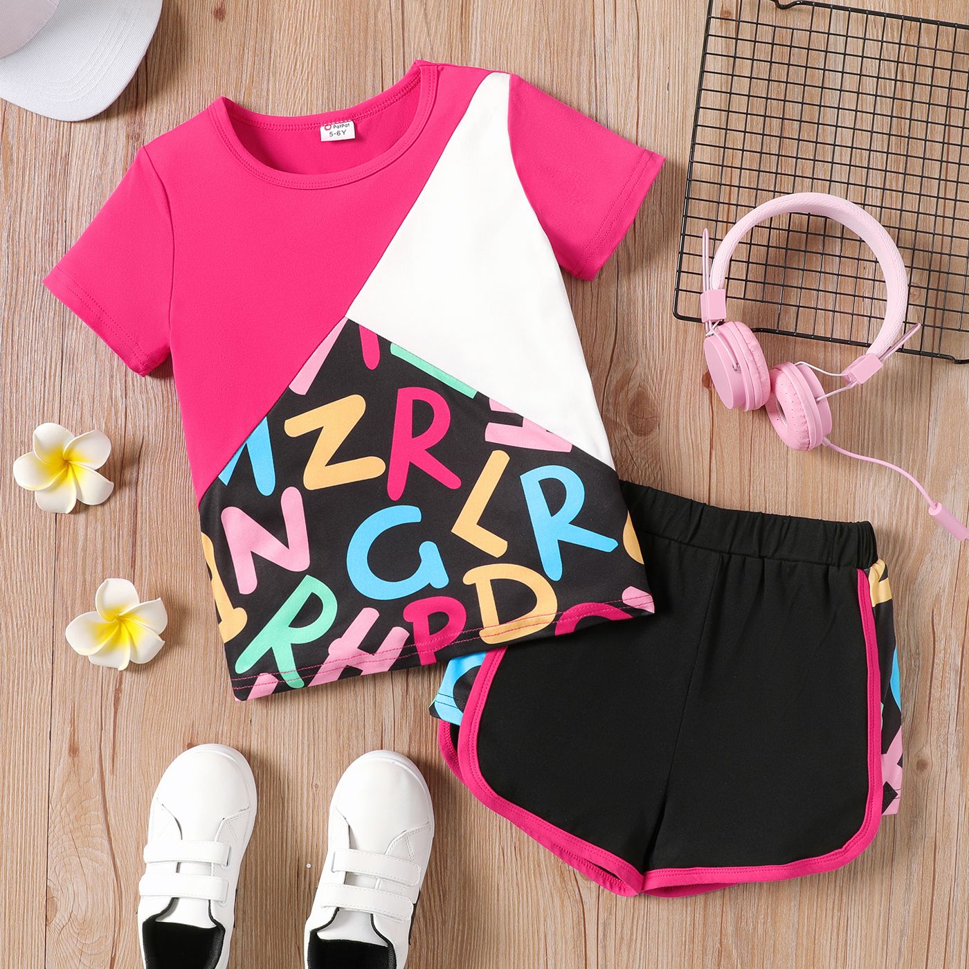 

2pcs Kid Girl Letter Print Colorblock Short-sleeve Tee and Elasticized Shorts Set