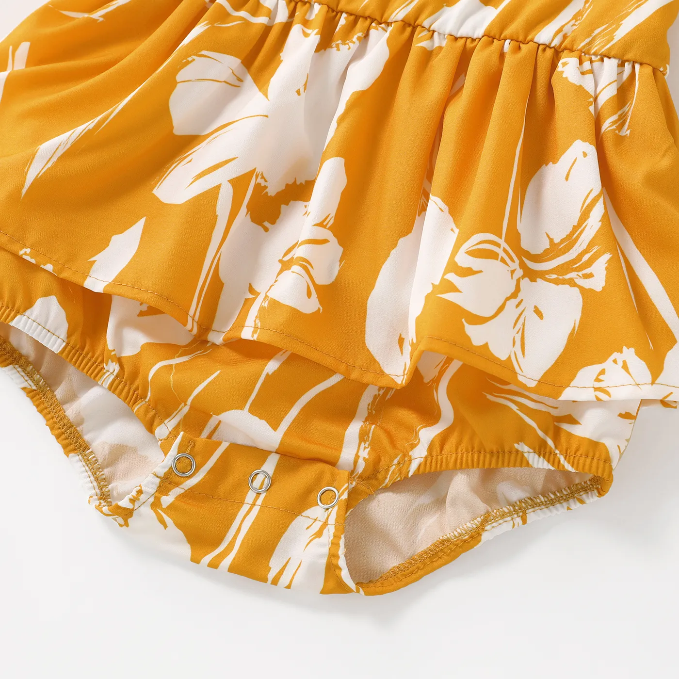 Family Matching Cotton Short-sleeve Colorblock T-shirts and Floral Print Off Shoulder Belted Dresses Sets  image 4