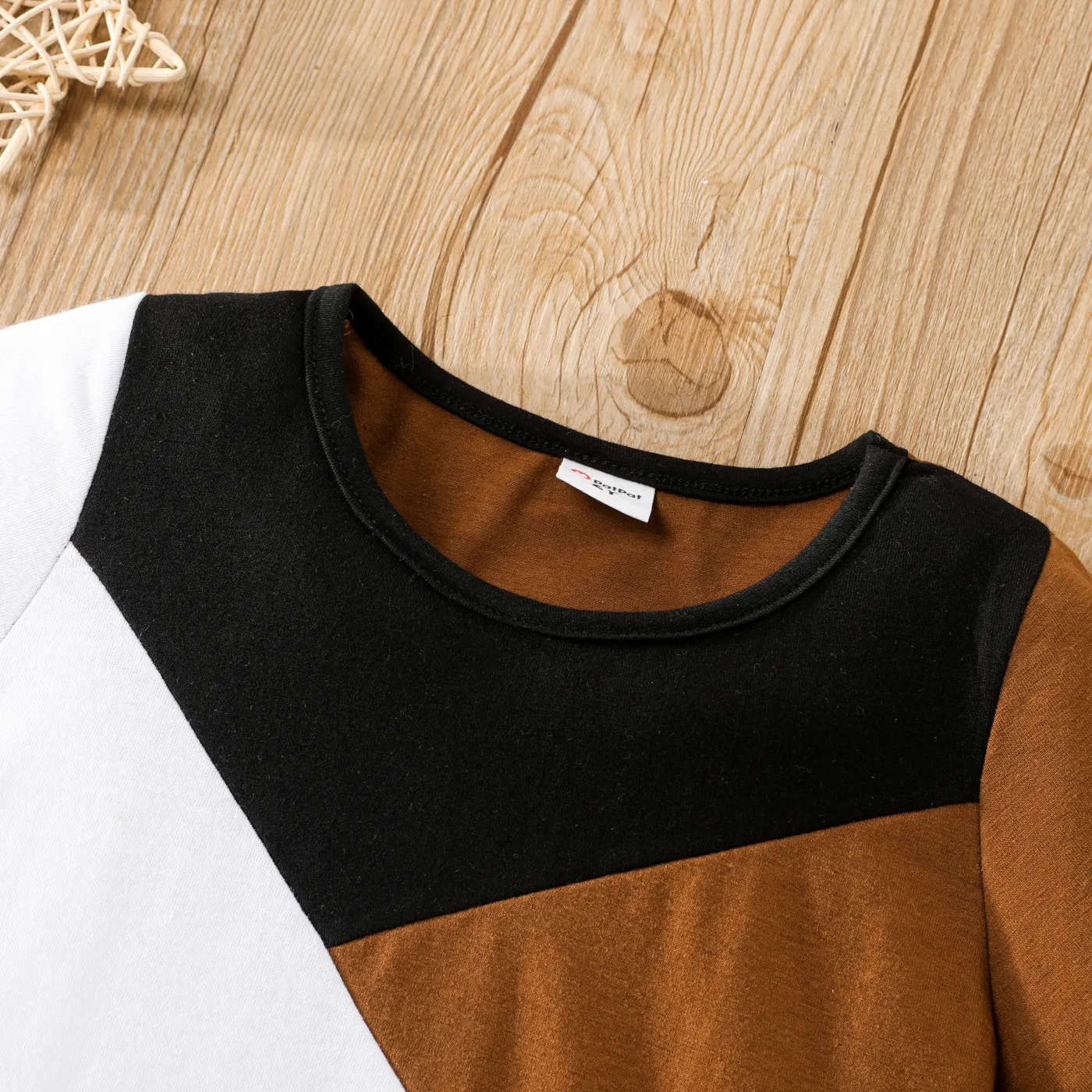 2pcs Toddler Boy Trendy Colorblock Tee and Shorts Set  image 3