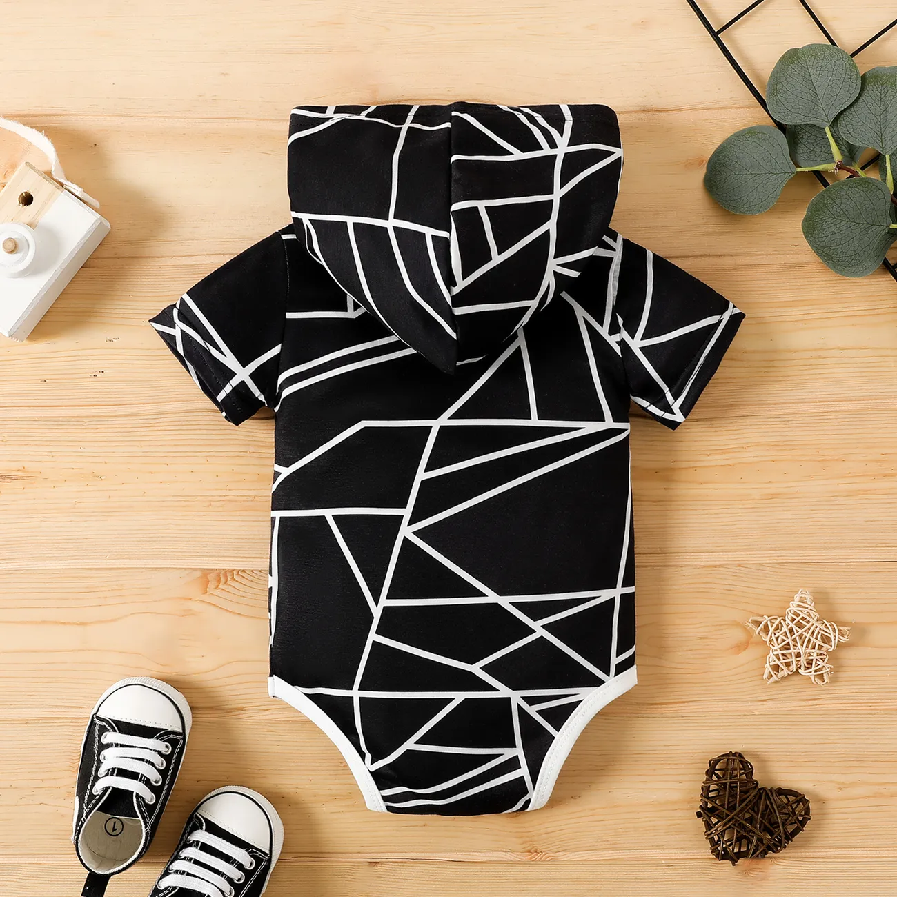 mameluco o pantalones de manga corta con capucha y estampado geométrico con detalle de insignia para bebé niño/niña Negro big image 1