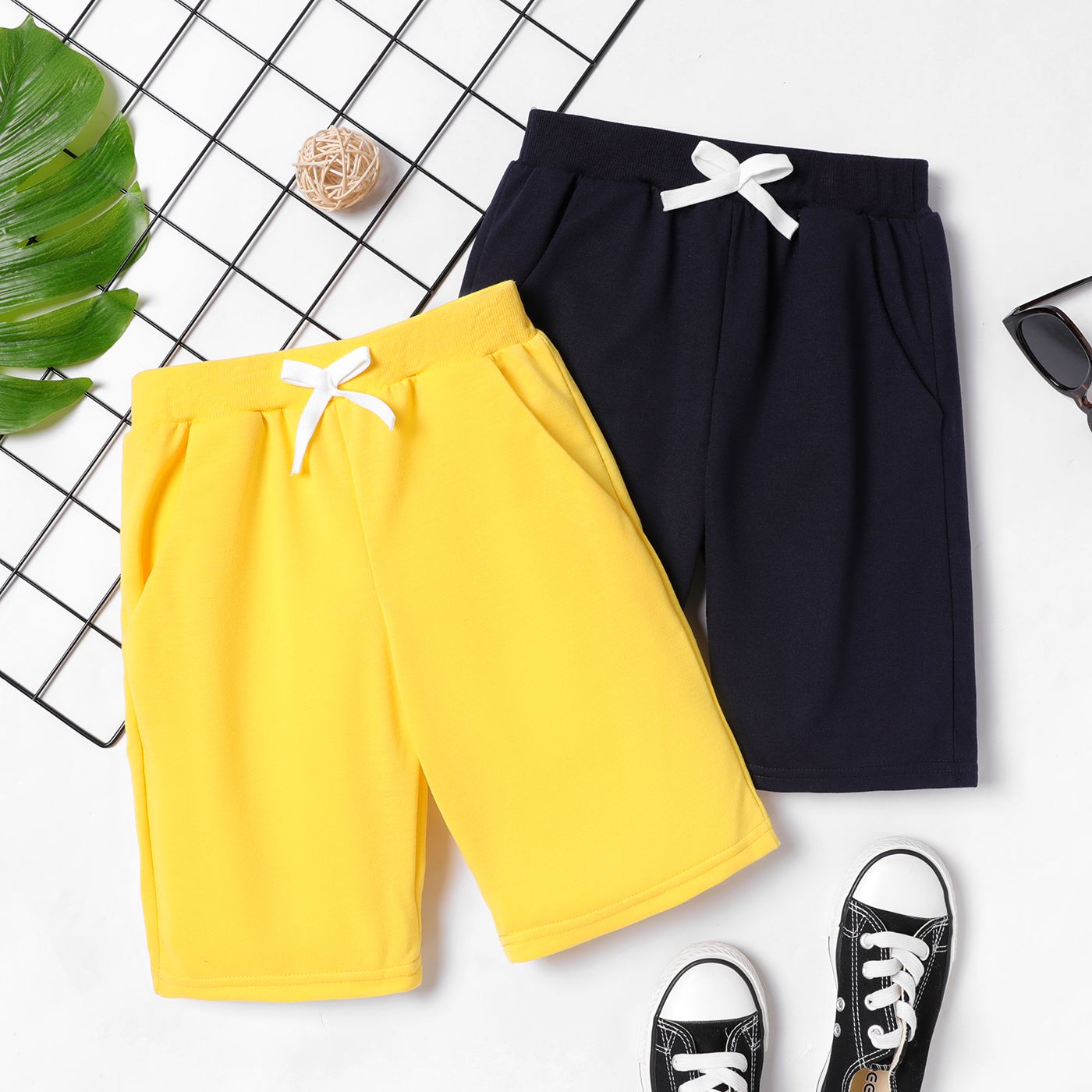 

Kid Boy/Girl Face Graphic Print Short-sleeve Tee / Elasticized Waist Solid Shorts