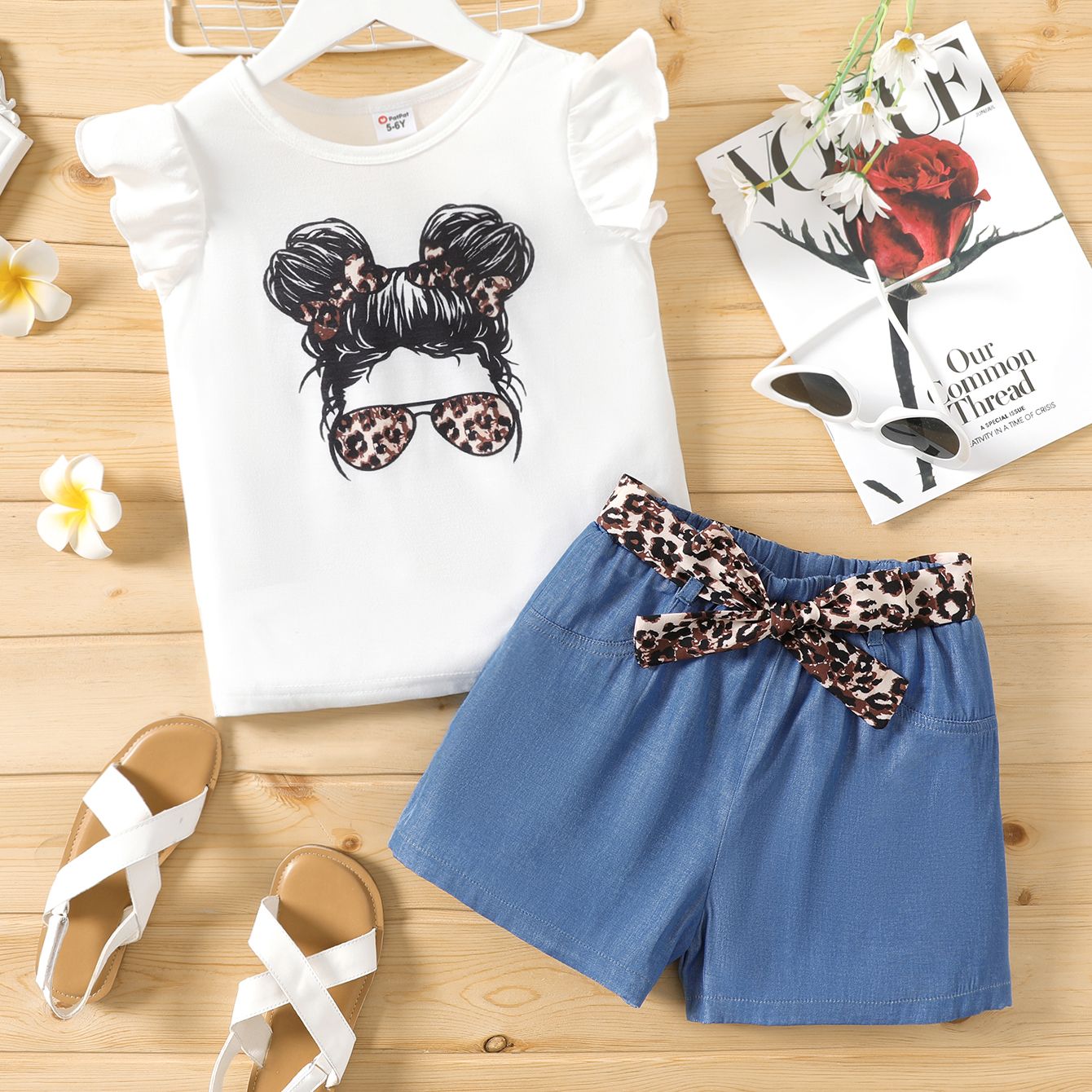 

2pcs Kid Girl Figure Print Flutter-sleeve Tee and Belted Denim Shorts Set