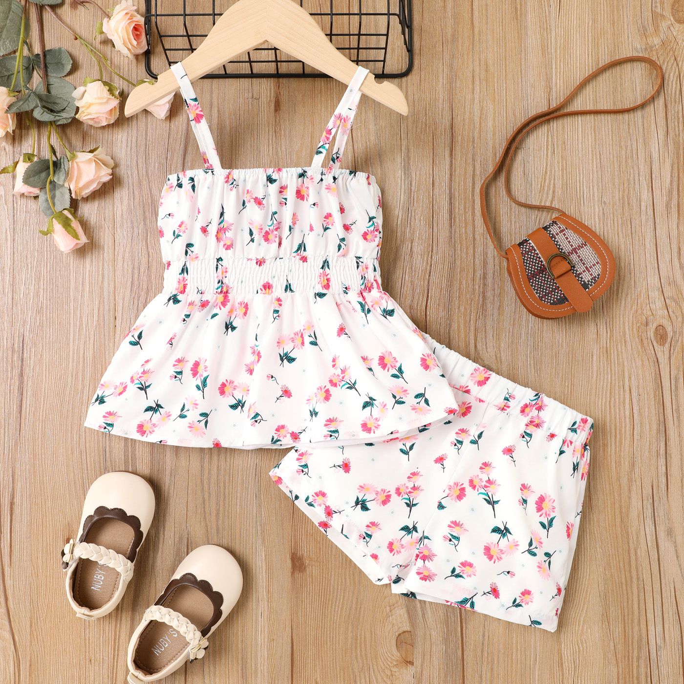 

2pcs Toddler Girl Sweet Floral Print Smocked Camisole and Shorts Set