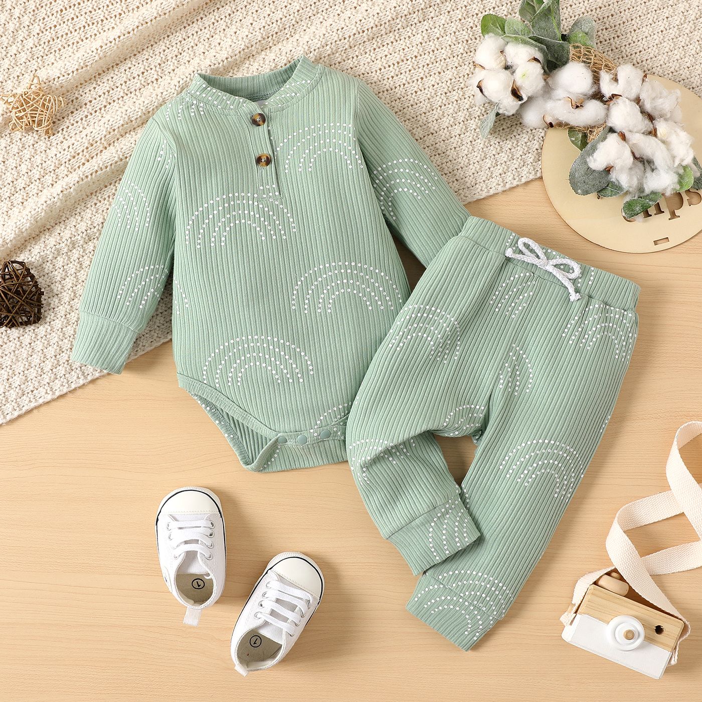 

2pcs Baby Boy/Girl 95% Cotton Ribbed Rainbow Print Long-sleeve Romper and Pants Set