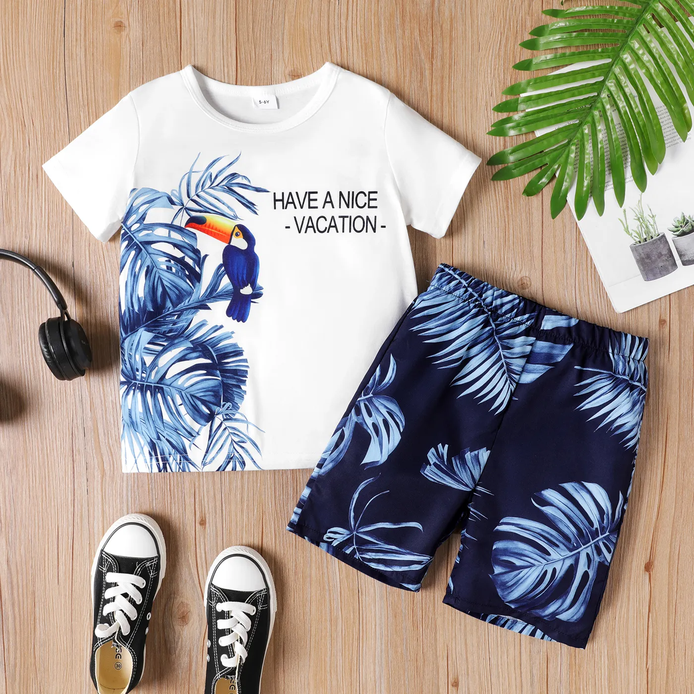 2pcs Kid Boy Floral Print Short-sleeve Tee and Elasticized Shorts Set White big image 1