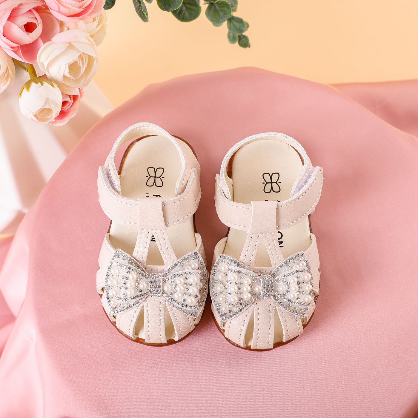 

Toddler / Kid Faux Pearl & Rhinestone Bow Decor Sandals